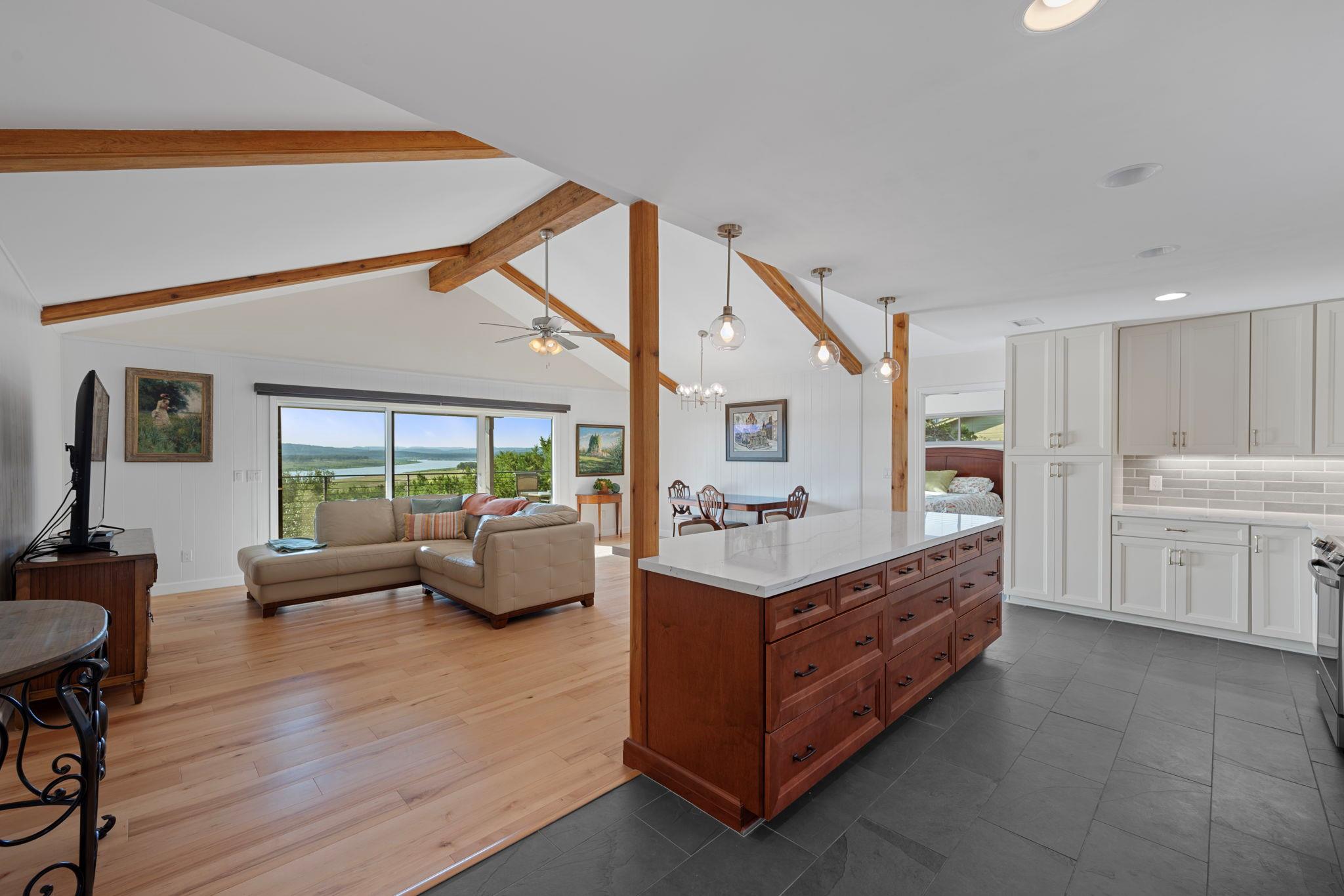 6300 Lakeshore Dr, Lago Vista, TX 78645