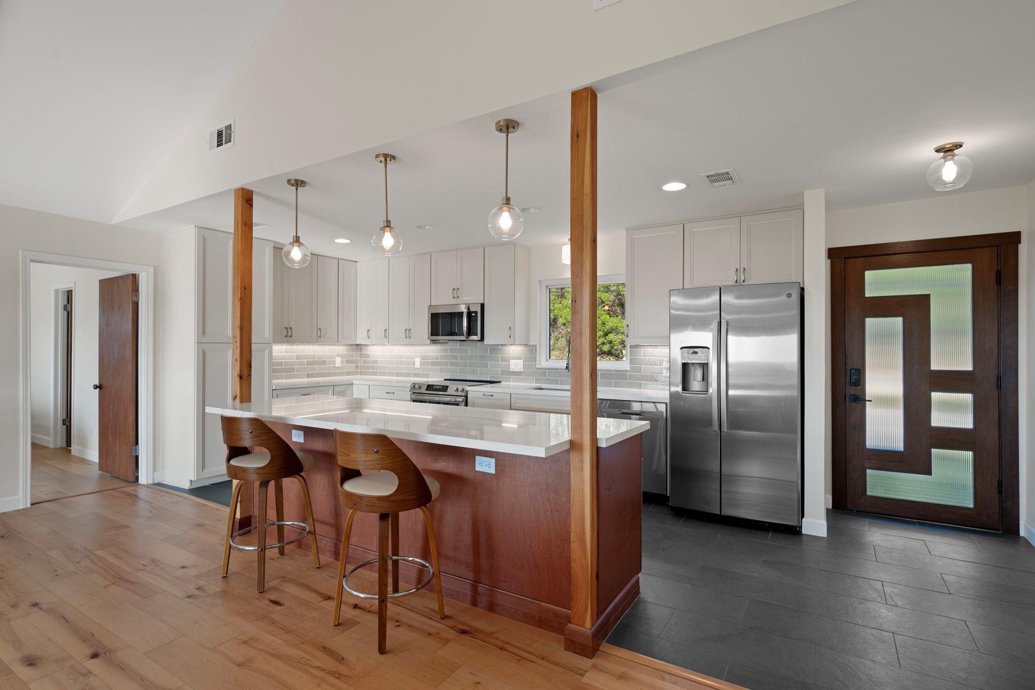 6300 Lakeshore Dr, Lago Vista, TX 78645