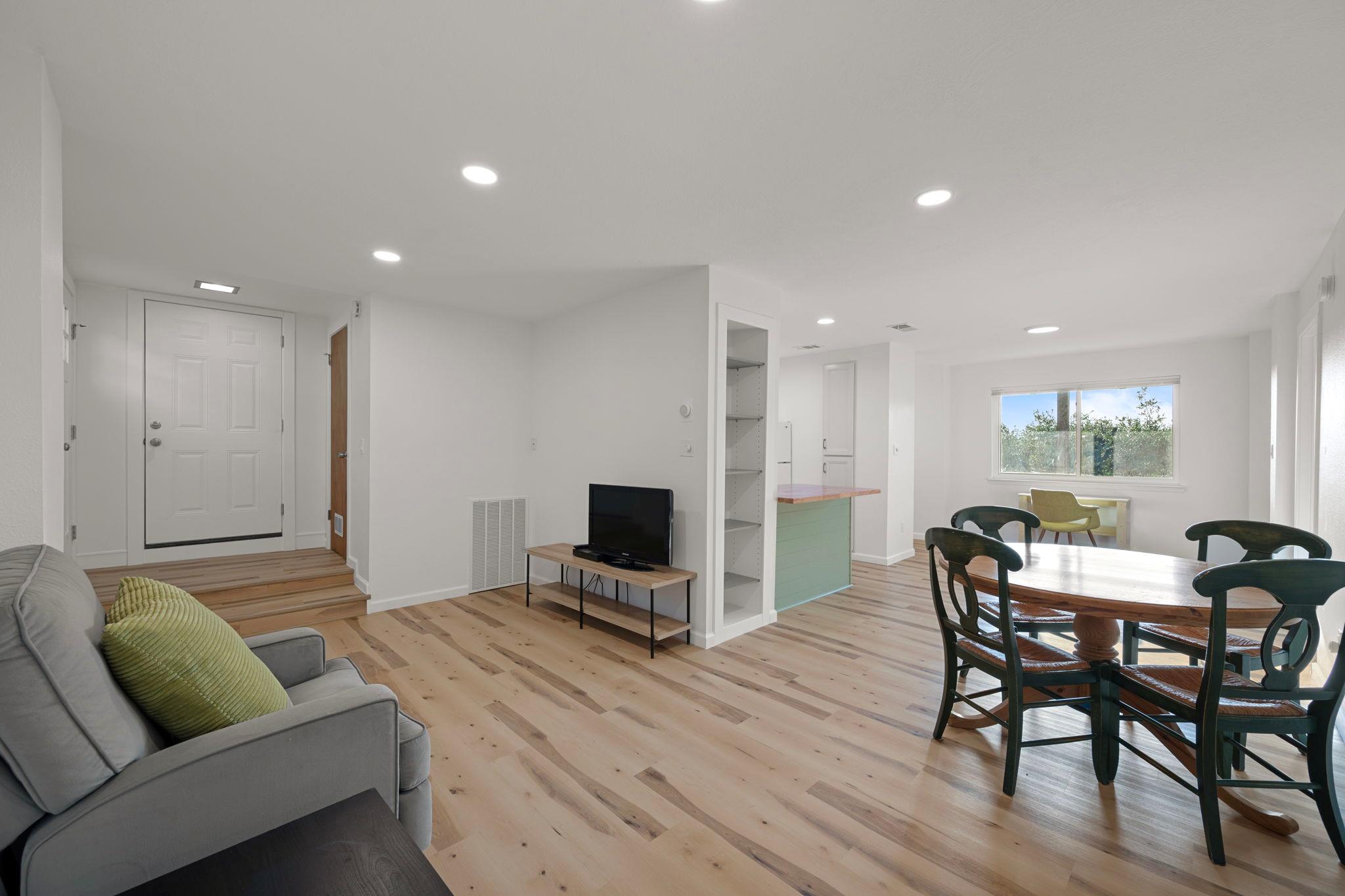 6300 Lakeshore Dr, Lago Vista, TX 78645