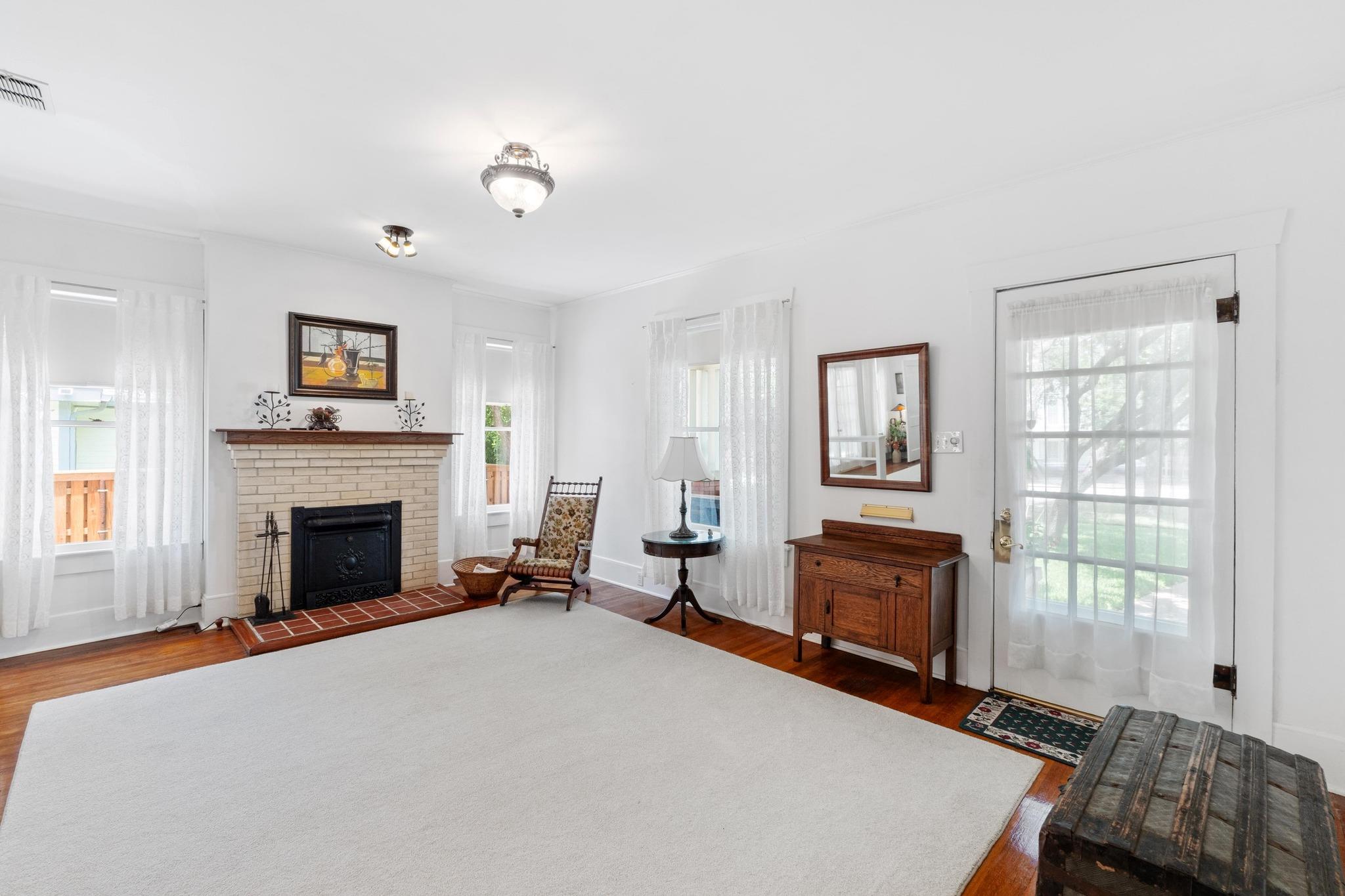 810 E University Ave, Georgetown, TX 78626