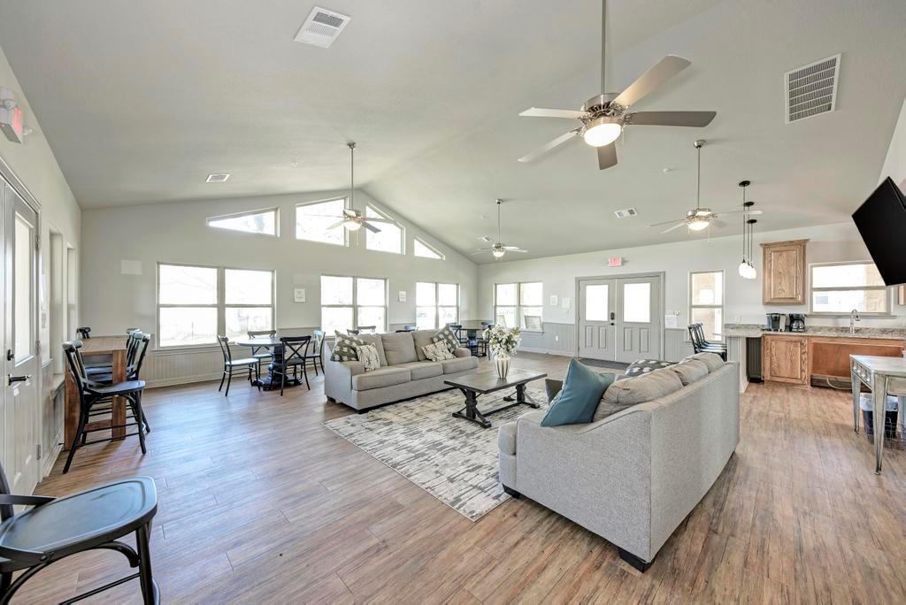 2800 Joe Dimaggio Blvd # 84, Round Rock, TX 78665