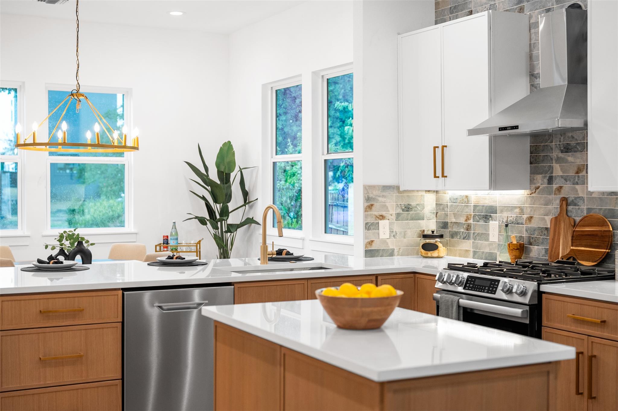 919 Gene Johnson St, Austin, TX 78751