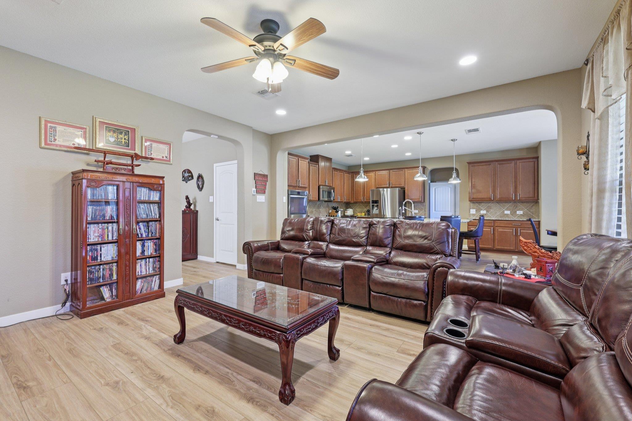 1124 Calla Lily Blvd, Leander, TX 78641