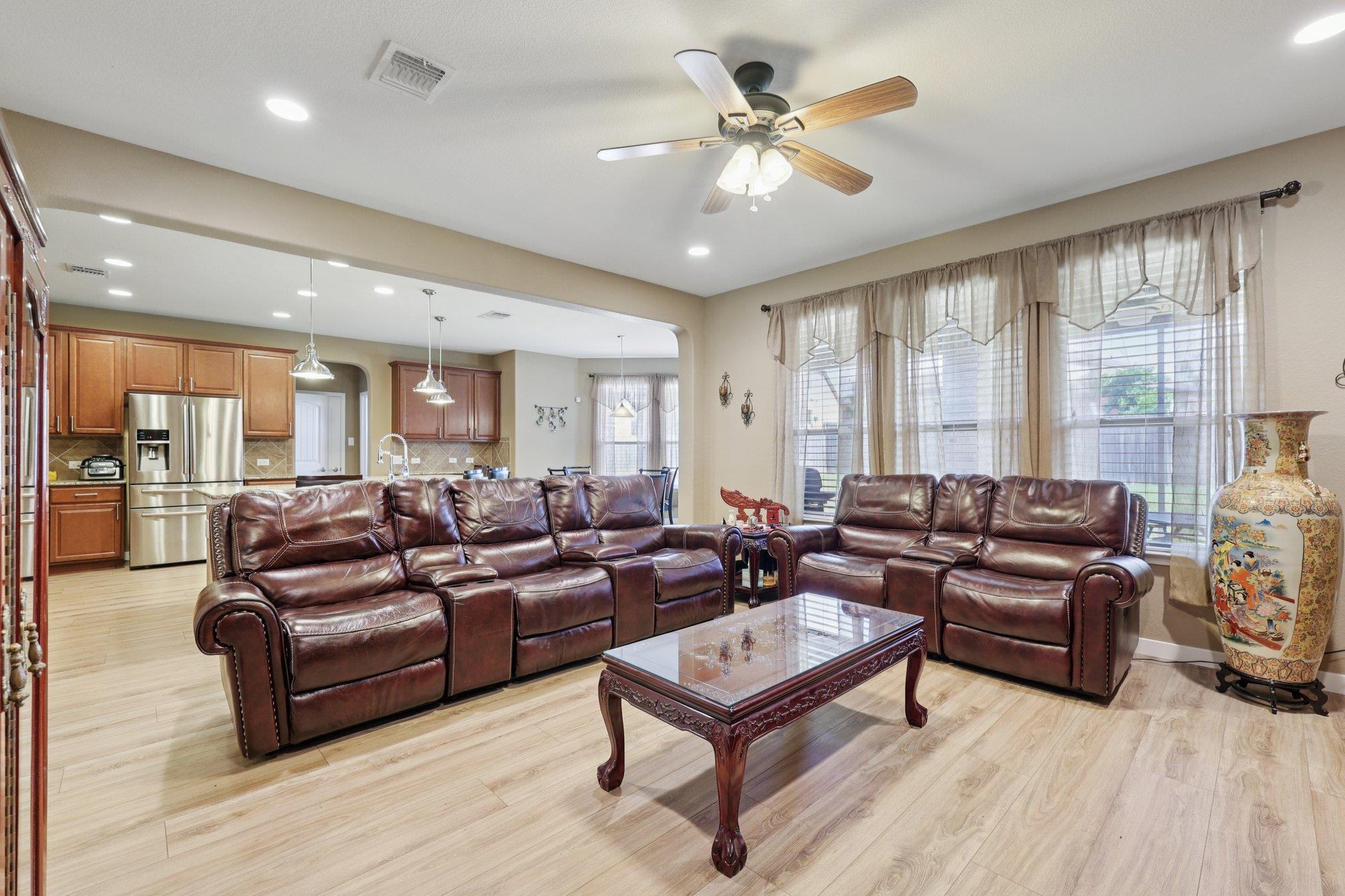 1124 Calla Lily Blvd, Leander, TX 78641