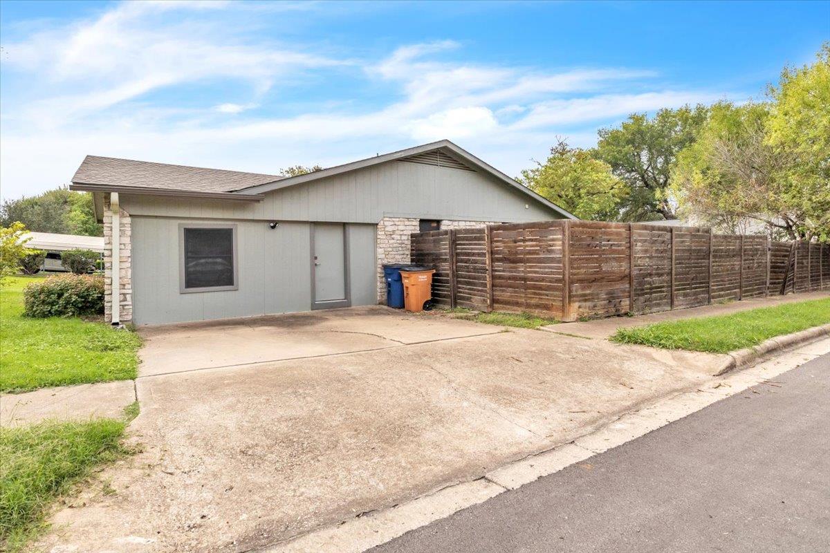 6100 Woodhue Dr, Austin, TX 78745