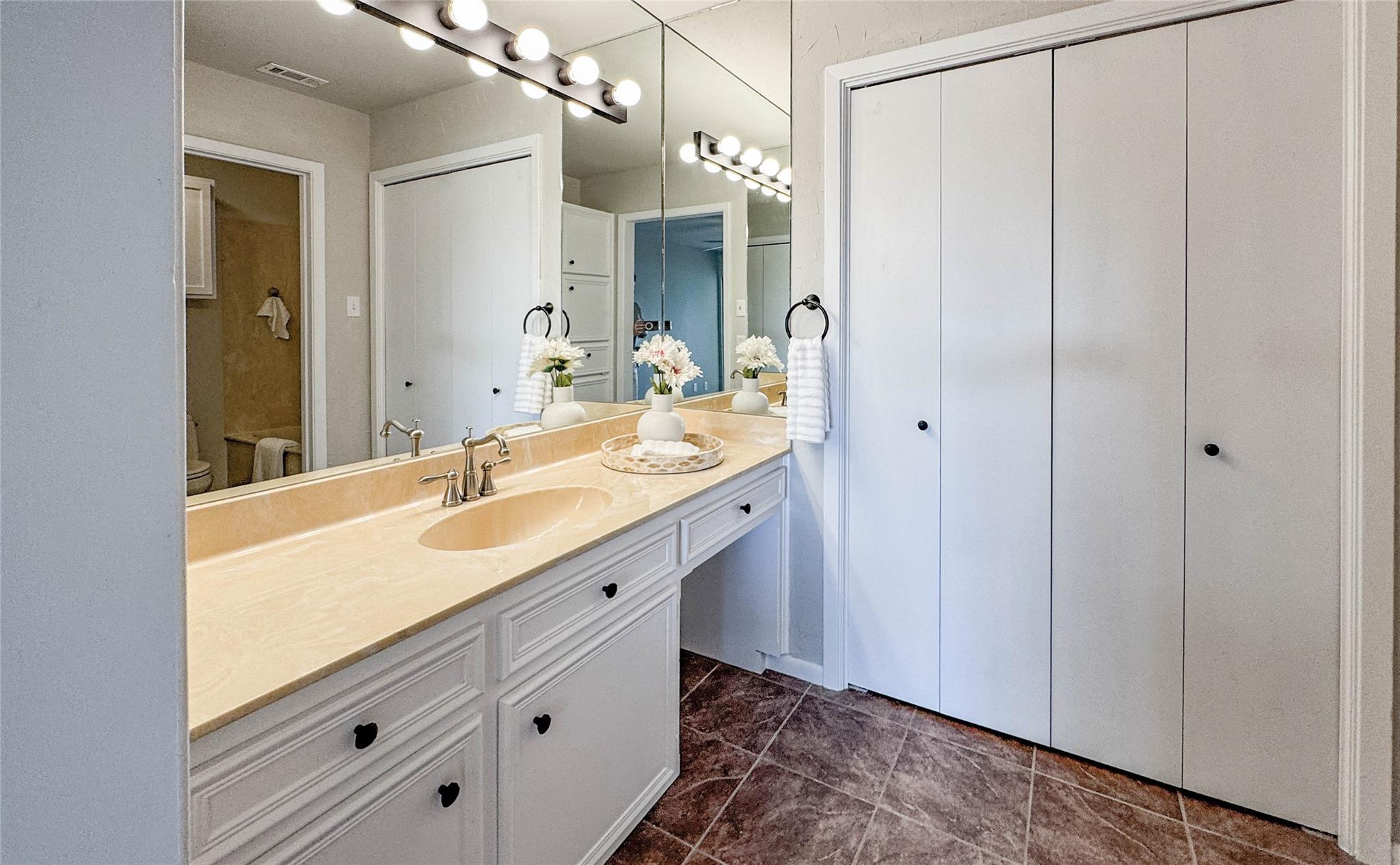 1406 Broken Hills Dr # 14, Horseshoe Bay, TX 78657