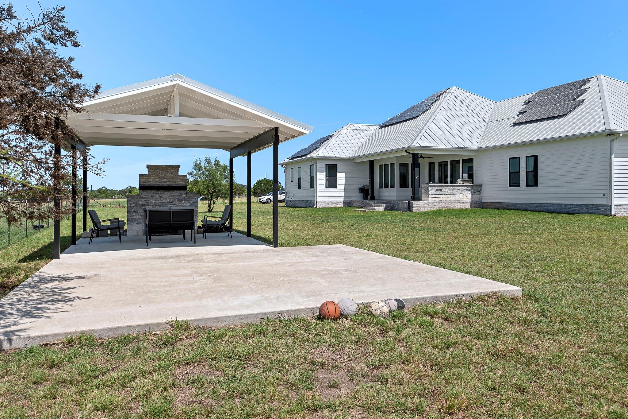 5925 County Road 236 Rd, Liberty Hill, TX 78642