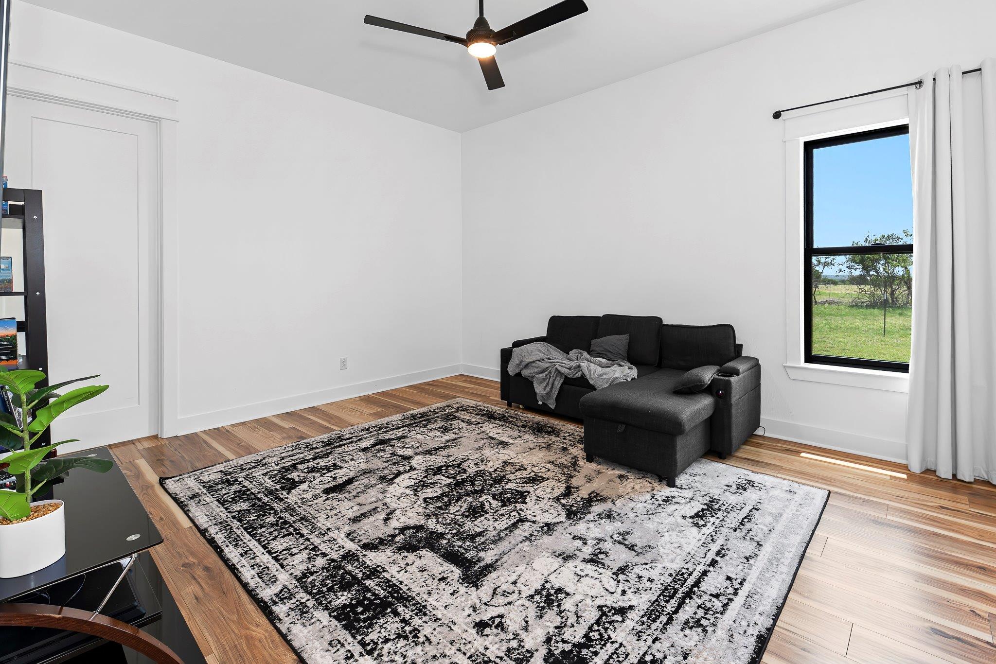 5925 County Road 236 Rd, Liberty Hill, TX 78642