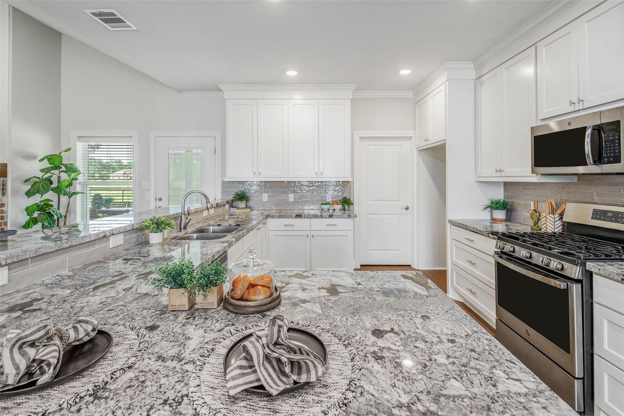 9868 Albert Dr, Iola, TX 77861