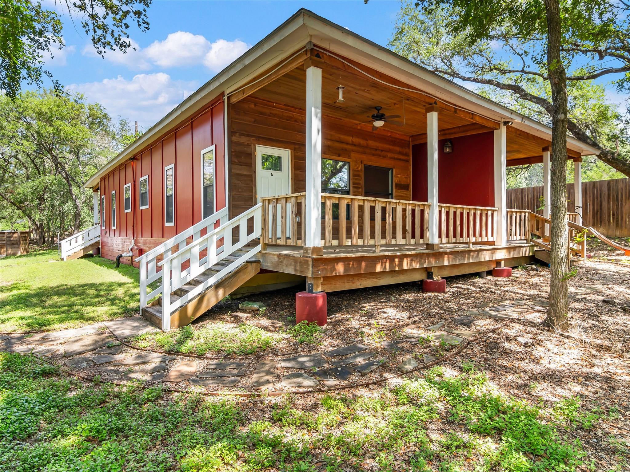 101 Hunters Glen Dr, San Marcos, TX 78666