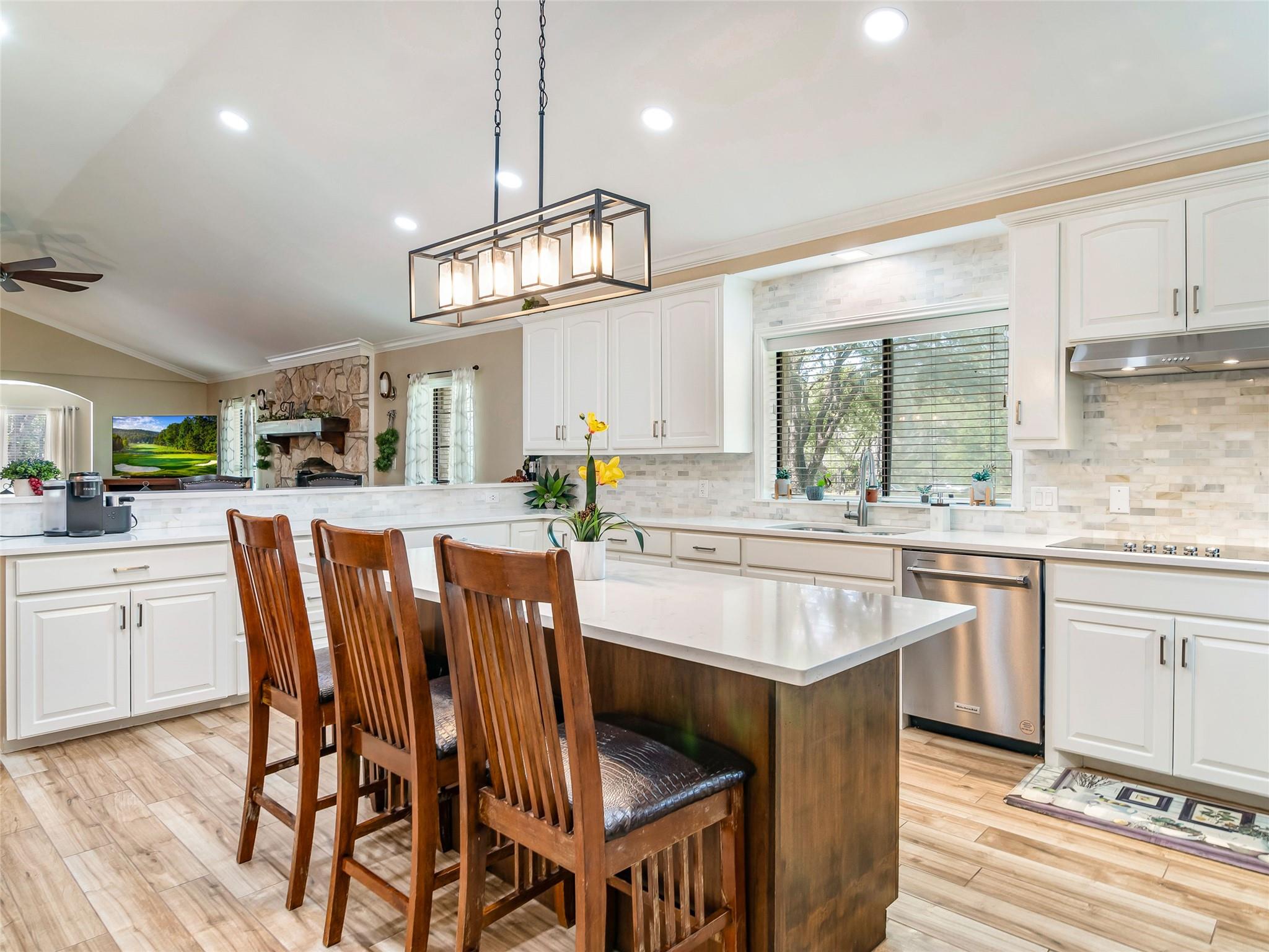 101 Hunters Glen Dr, San Marcos, TX 78666