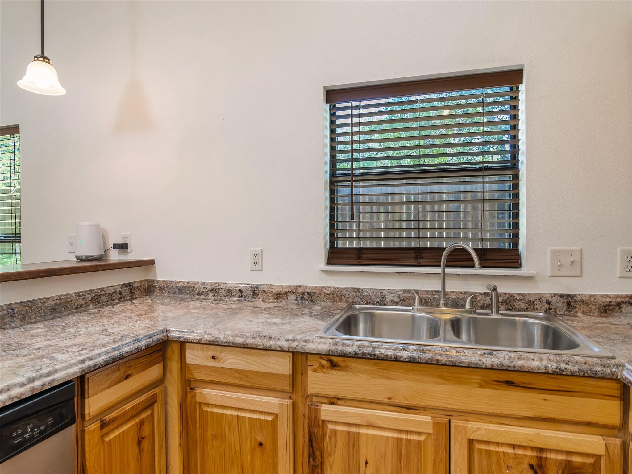 101 Hunters Glen Dr, San Marcos, TX 78666