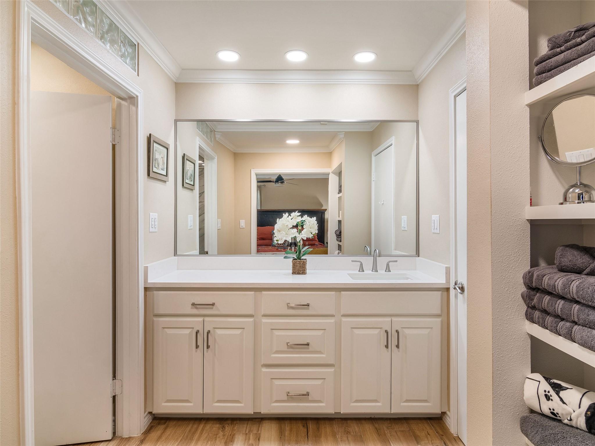 101 Hunters Glen Dr, San Marcos, TX 78666