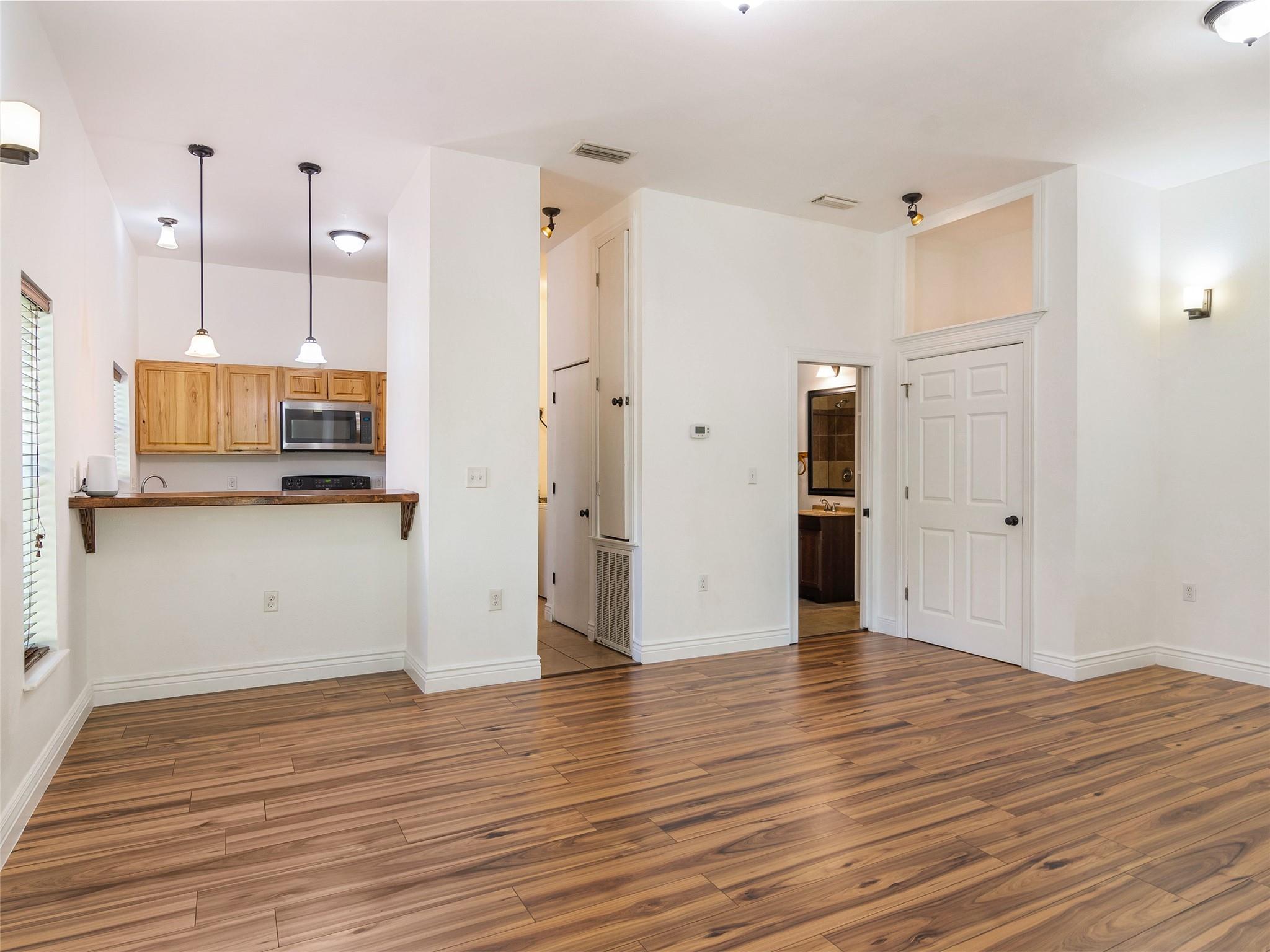 101 Hunters Glen Dr, San Marcos, TX 78666