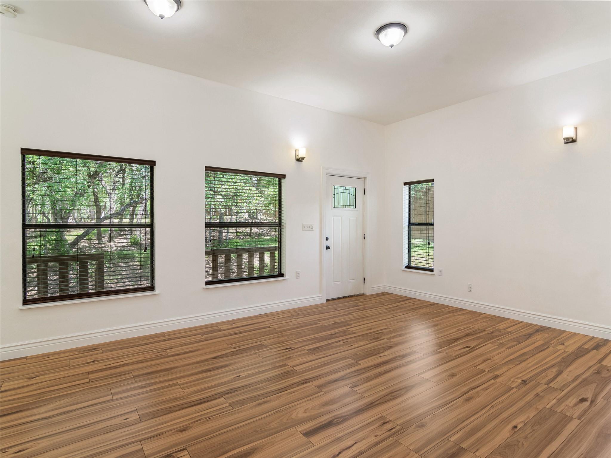 101 Hunters Glen Dr, San Marcos, TX 78666