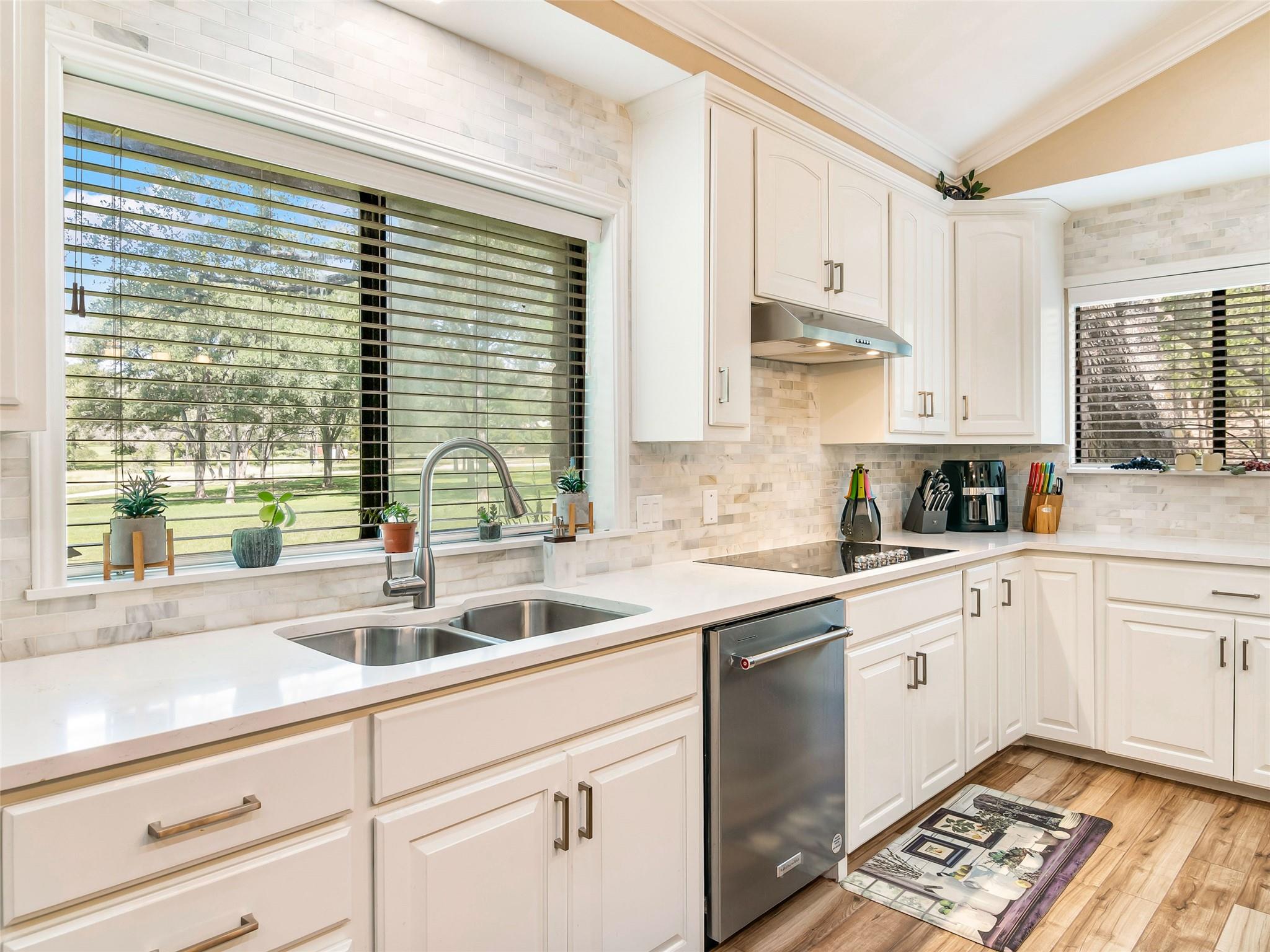 101 Hunters Glen Dr, San Marcos, TX 78666