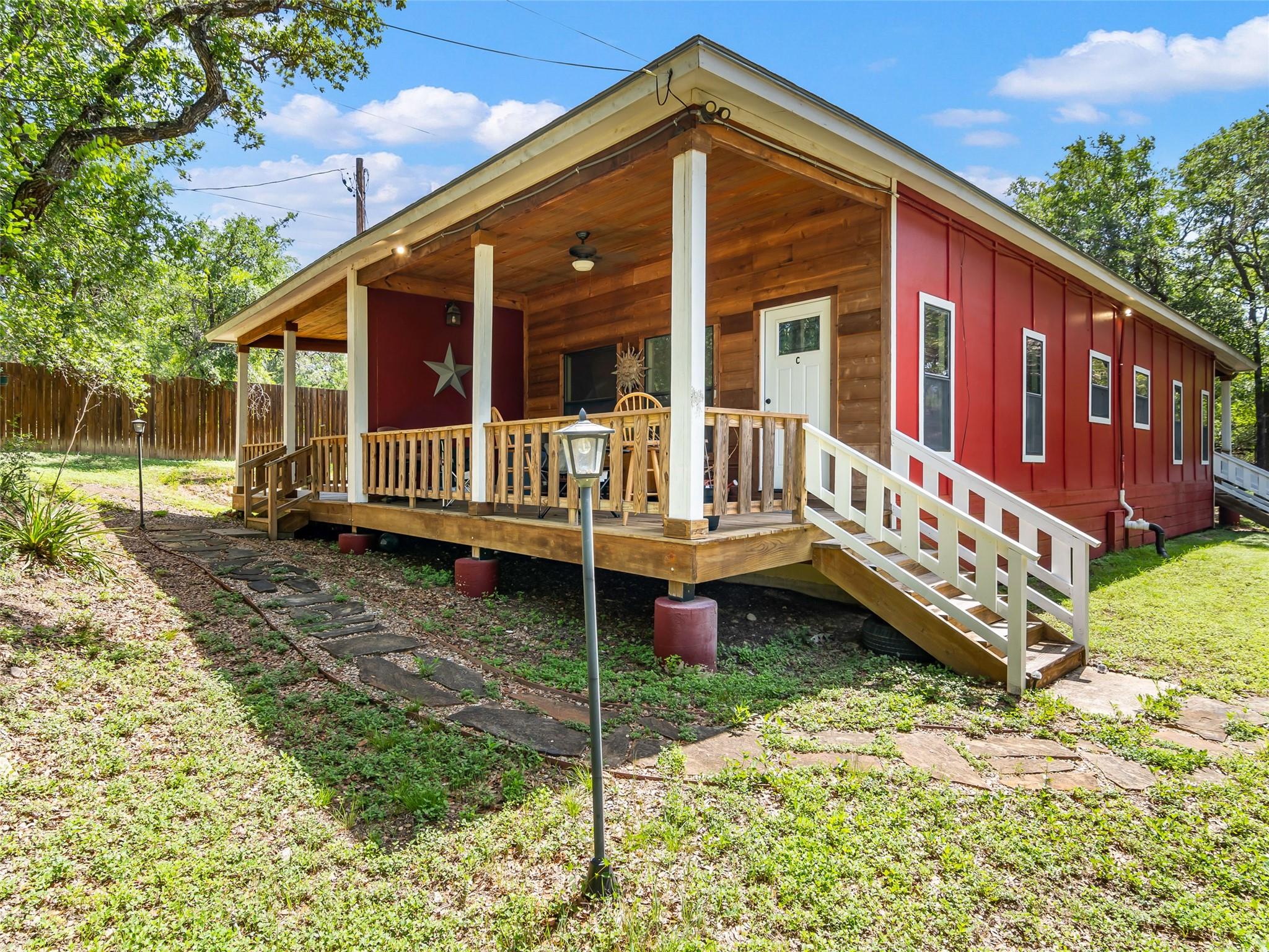 101 Hunters Glen Dr, San Marcos, TX 78666