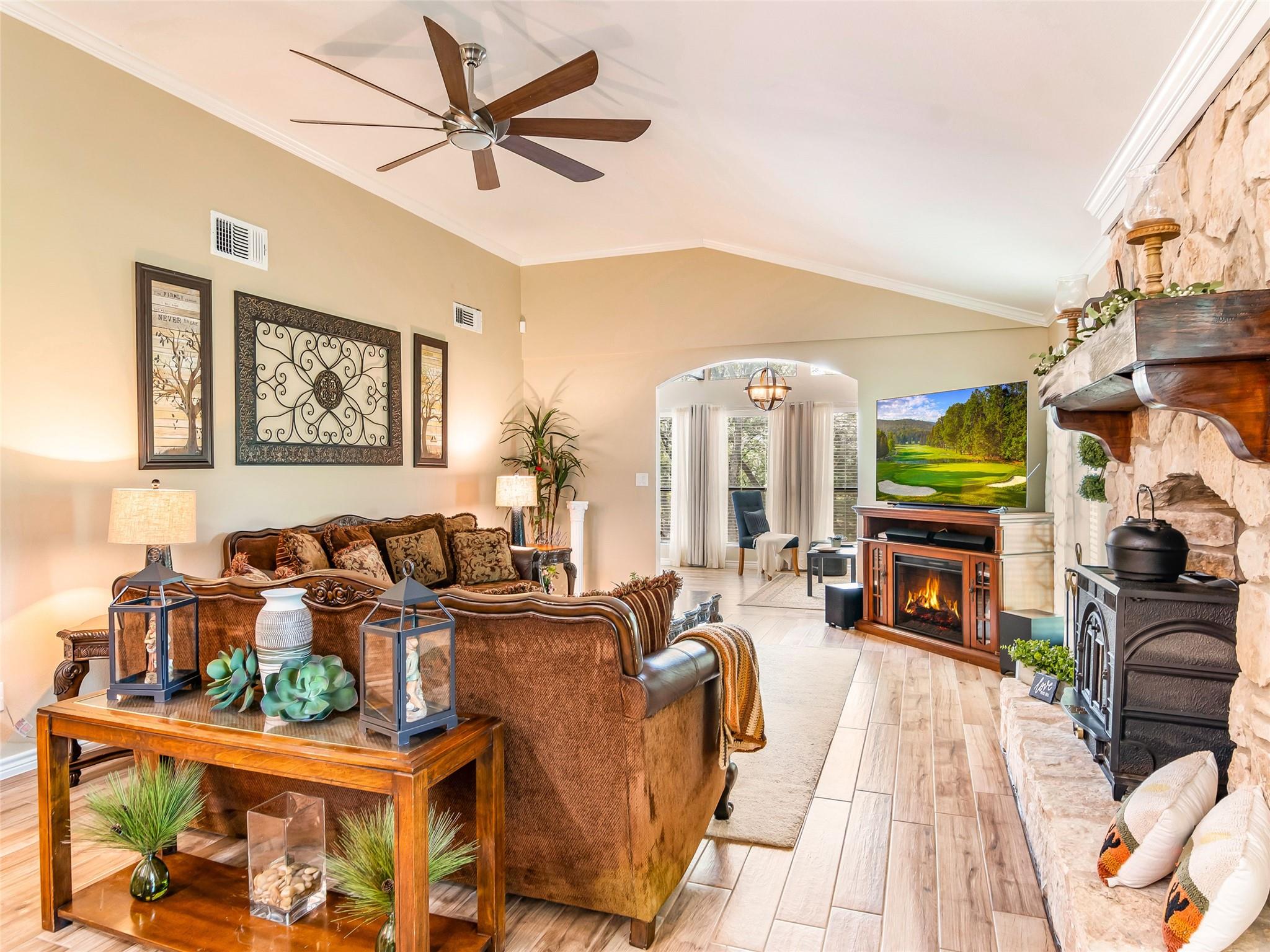 101 Hunters Glen Dr, San Marcos, TX 78666