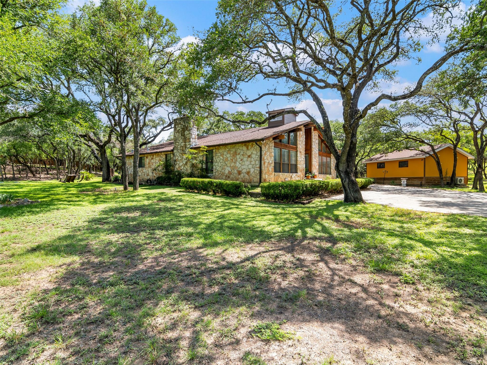 101 Hunters Glen Dr, San Marcos, TX 78666