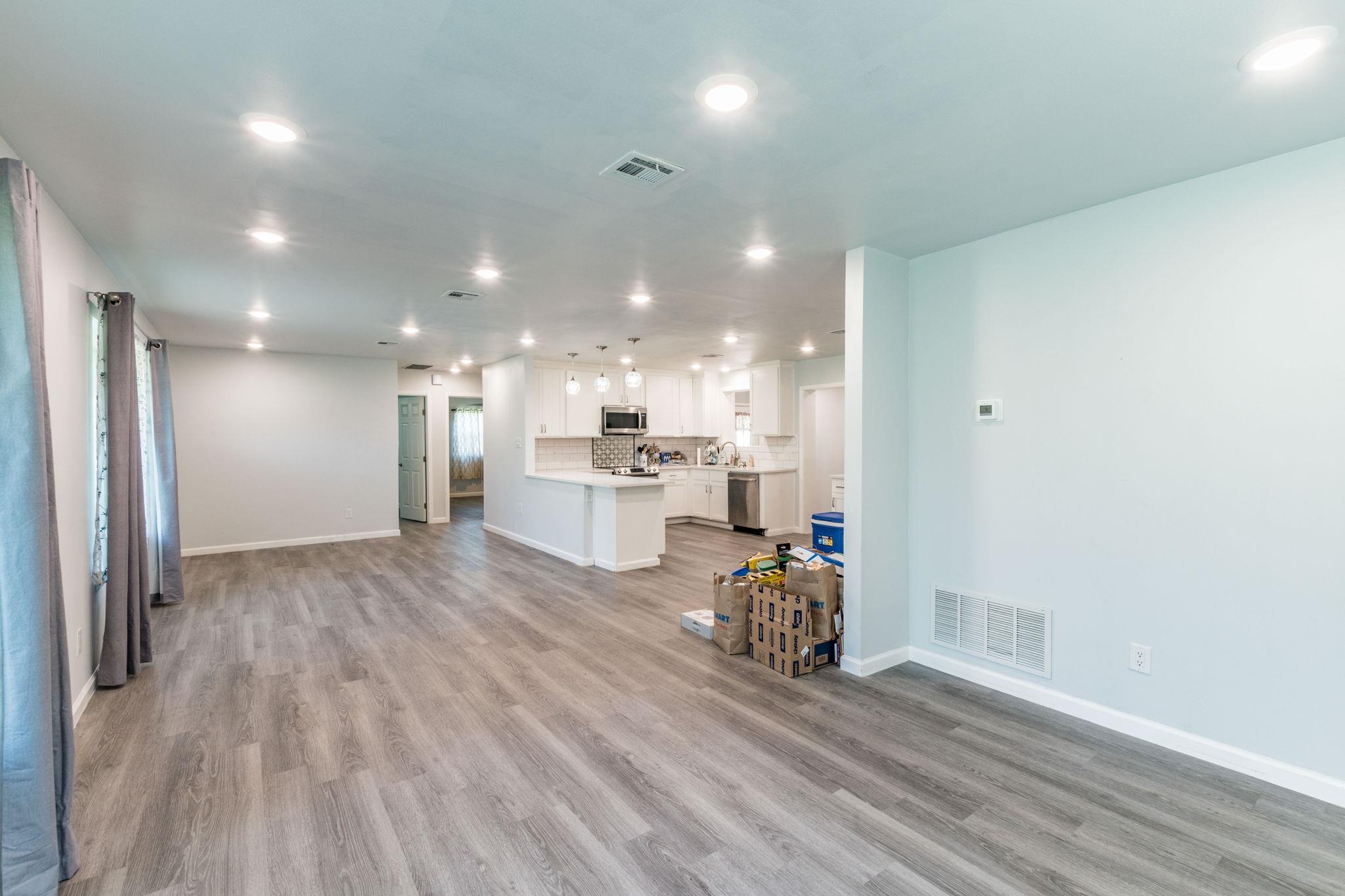 501 College Ave, Florence, TX 76527