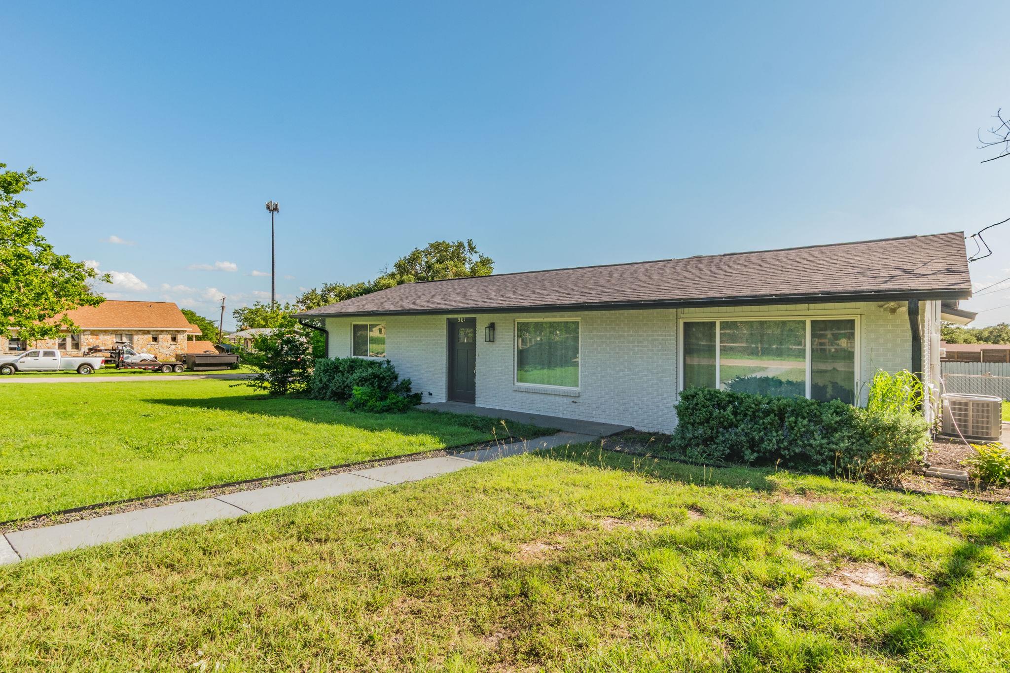 501 College Ave, Florence, TX 76527