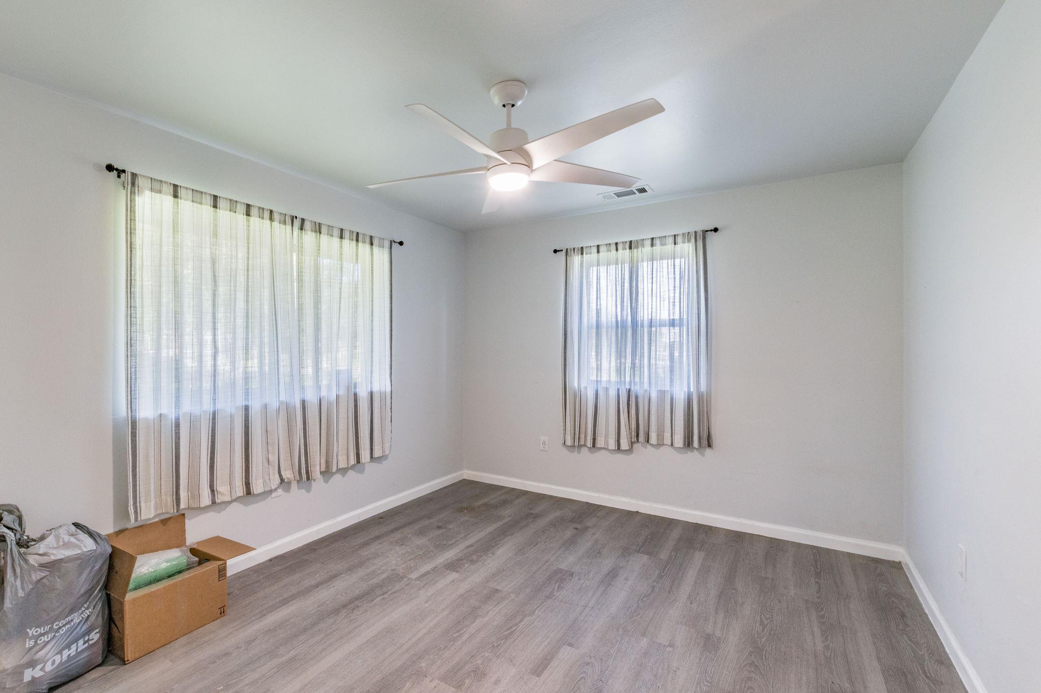 501 College Ave, Florence, TX 76527