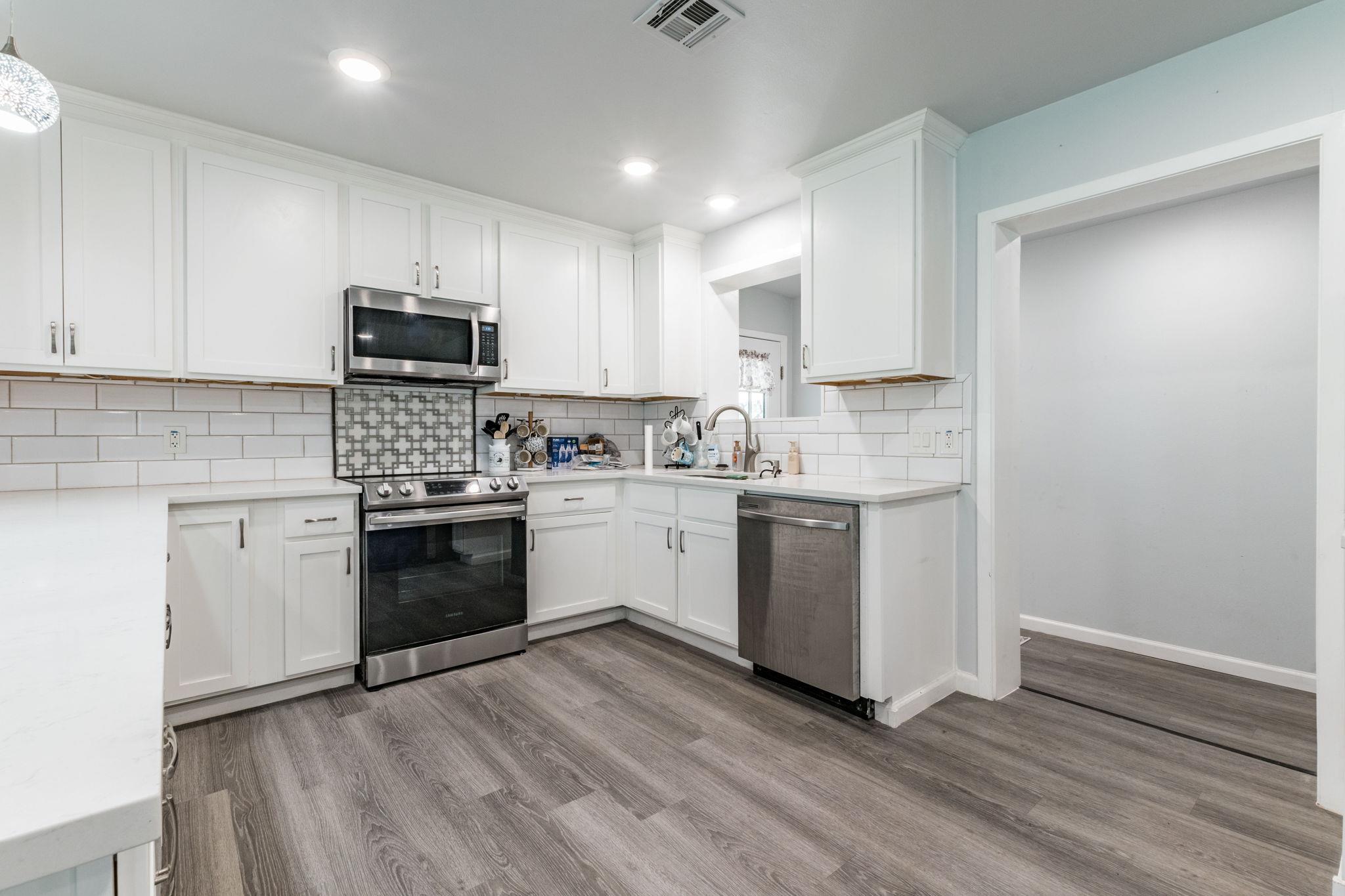 501 College Ave, Florence, TX 76527