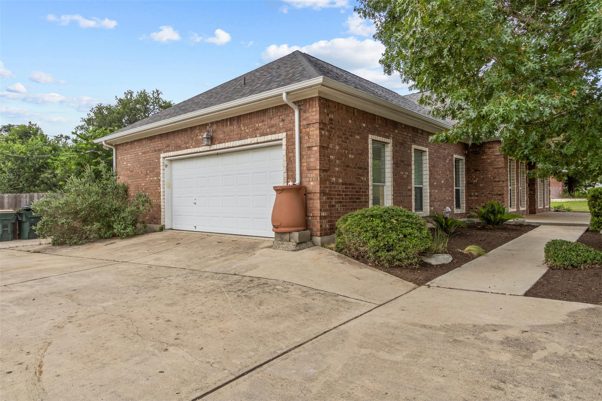 1205 Mountain View Dr, San Marcos, TX 78666