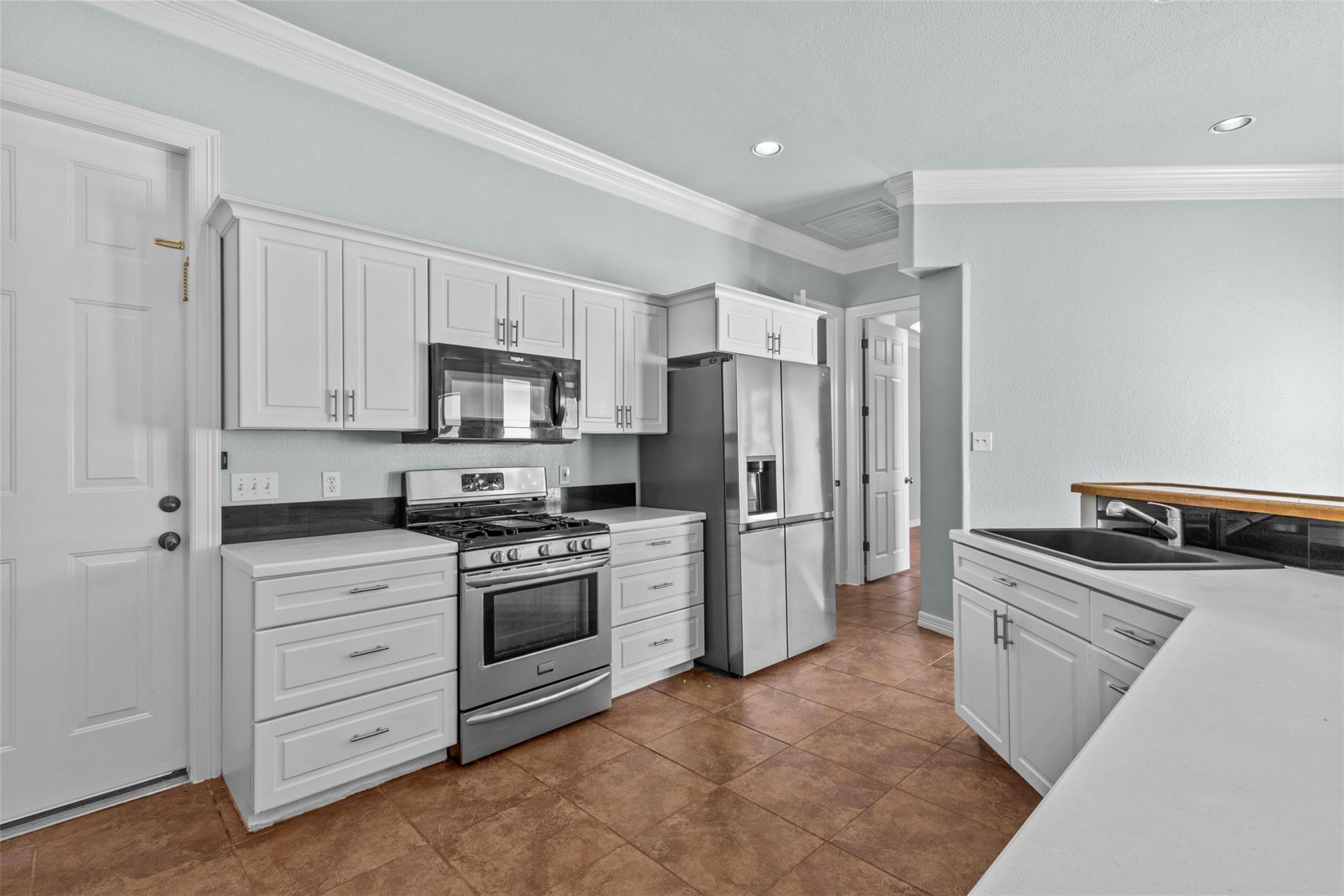 1205 Mountain View Dr, San Marcos, TX 78666
