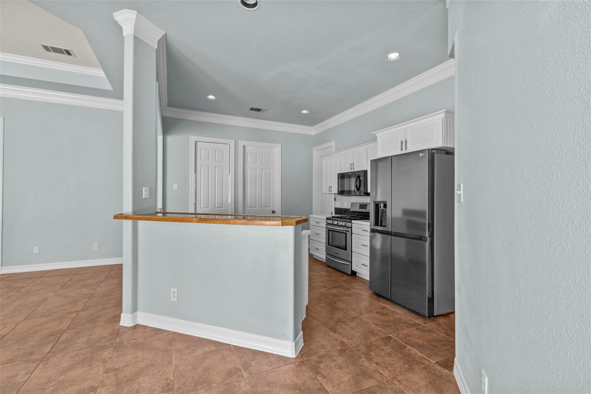 1205 Mountain View Dr, San Marcos, TX 78666
