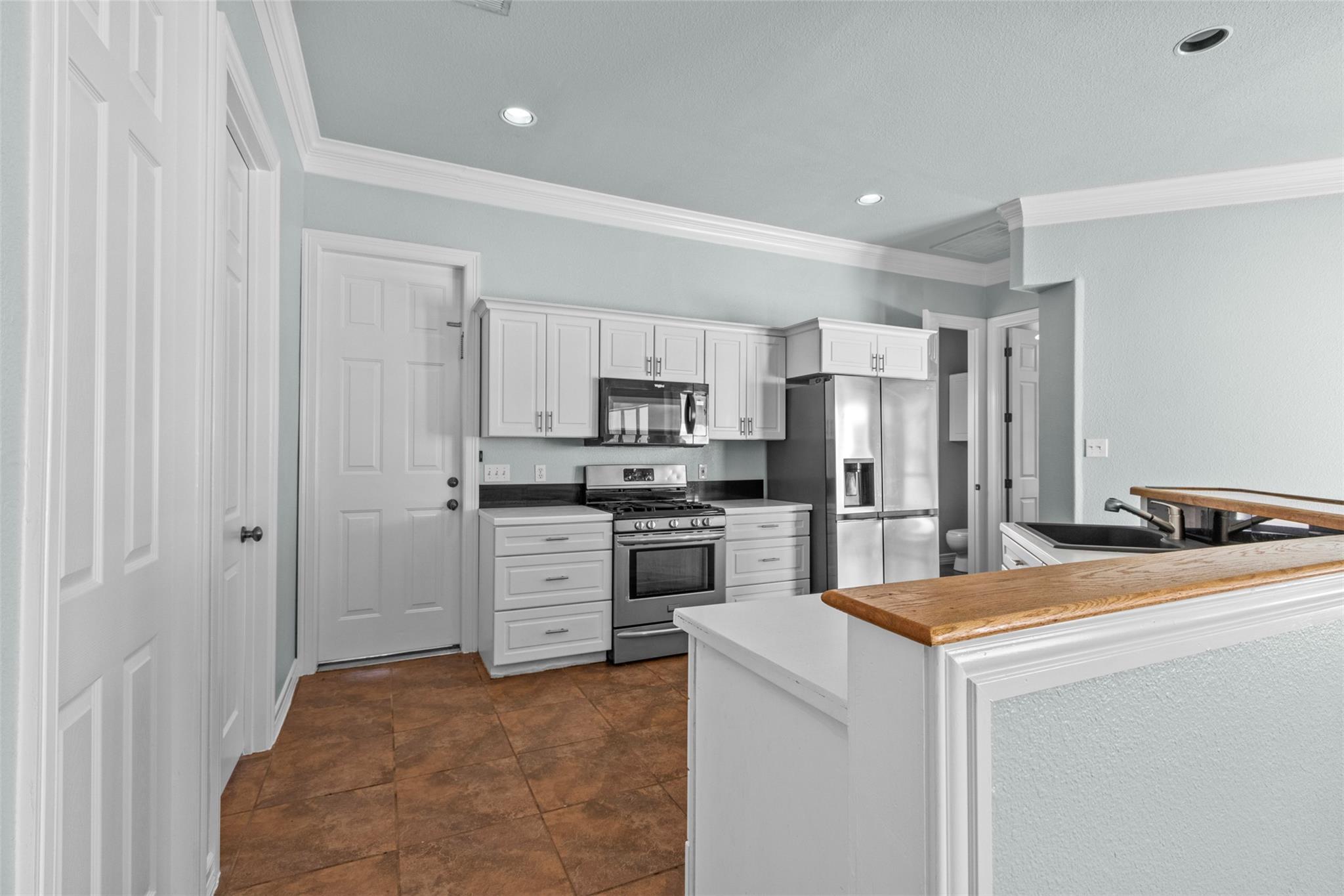 1205 Mountain View Dr, San Marcos, TX 78666