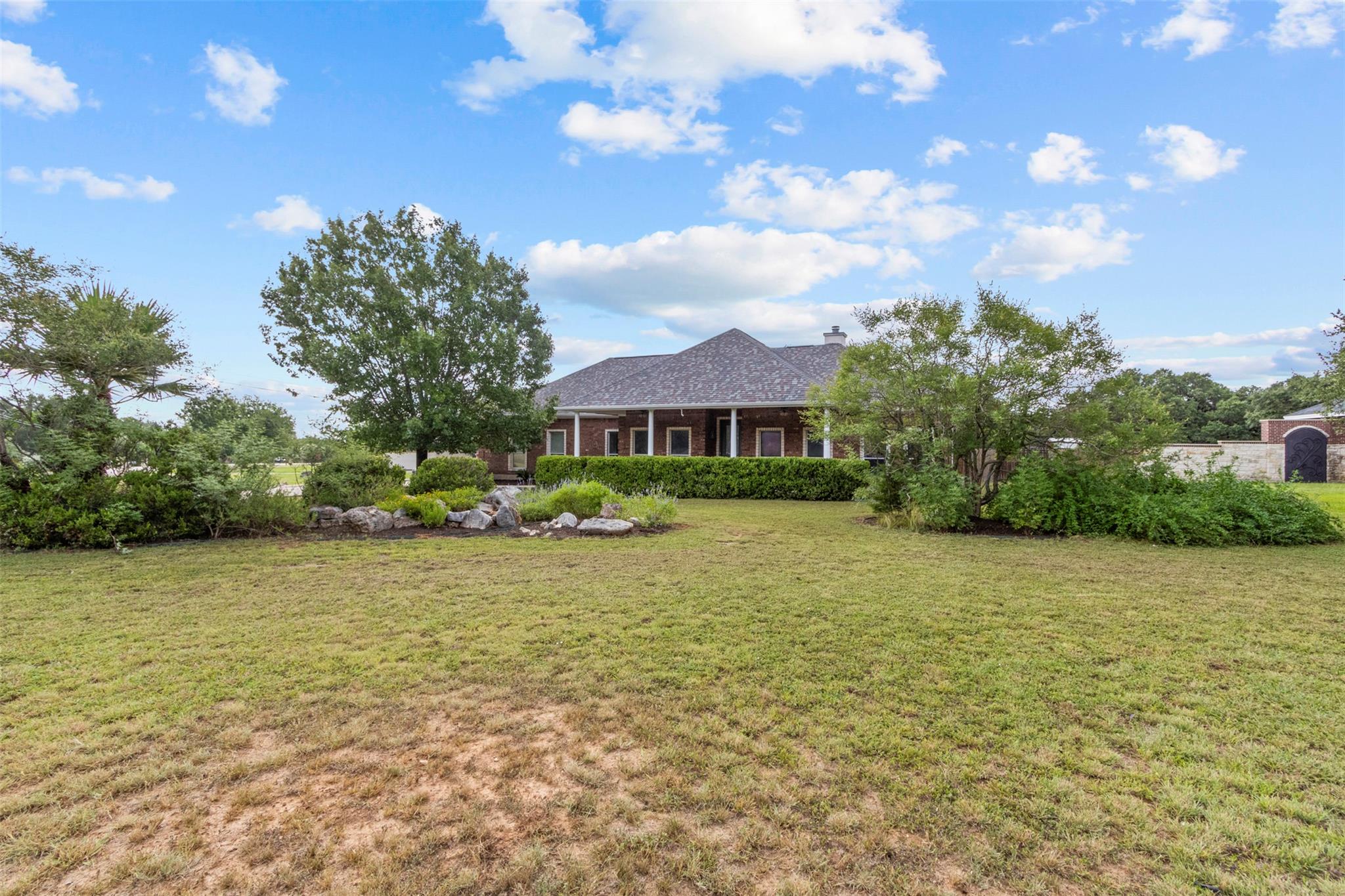 1205 Mountain View Dr, San Marcos, TX 78666
