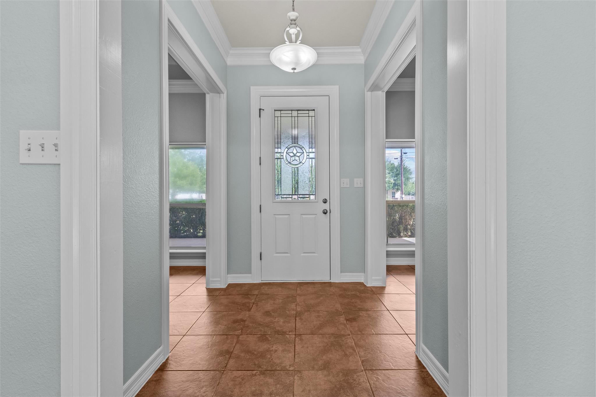 1205 Mountain View Dr, San Marcos, TX 78666