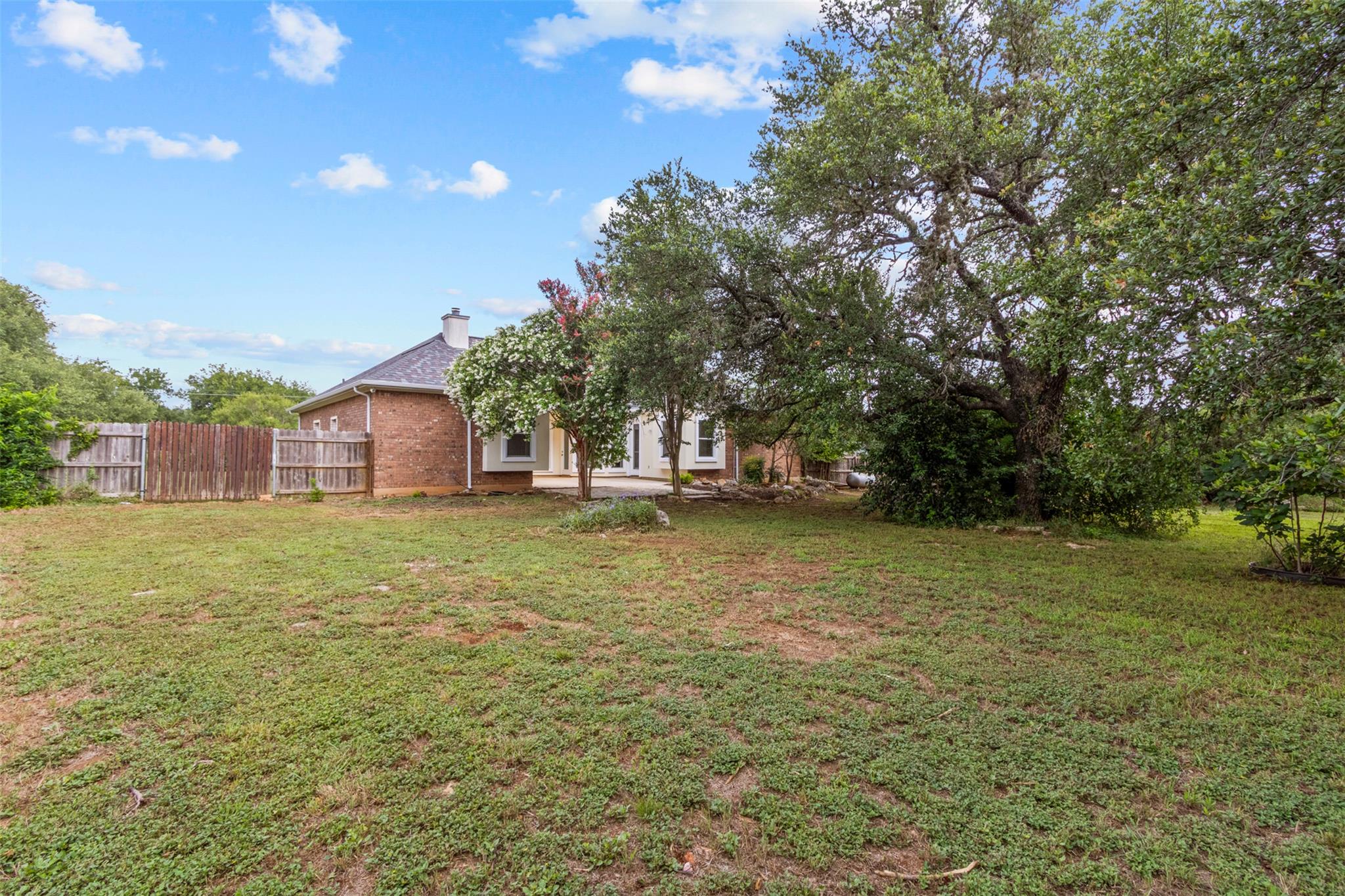 1205 Mountain View Dr, San Marcos, TX 78666