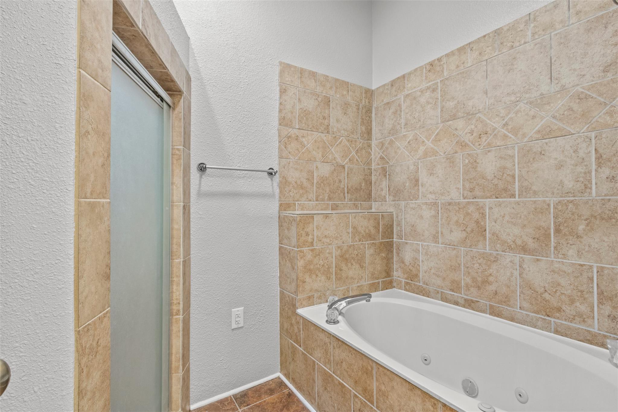 1205 Mountain View Dr, San Marcos, TX 78666
