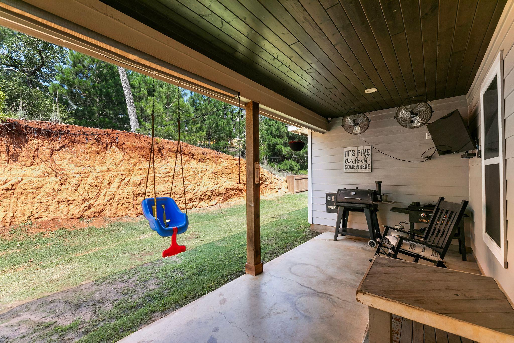 102 Moku Ct, Bastrop, TX 78602