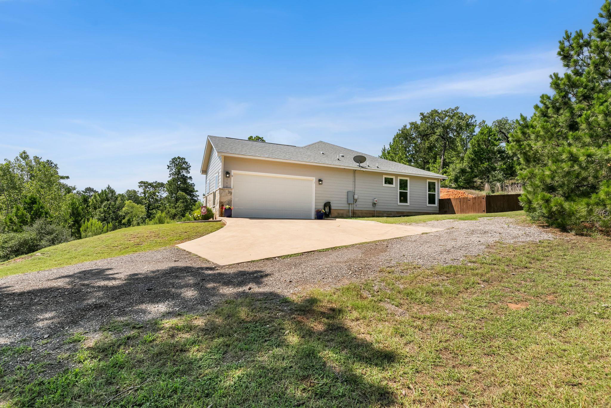 102 Moku Ct, Bastrop, TX 78602