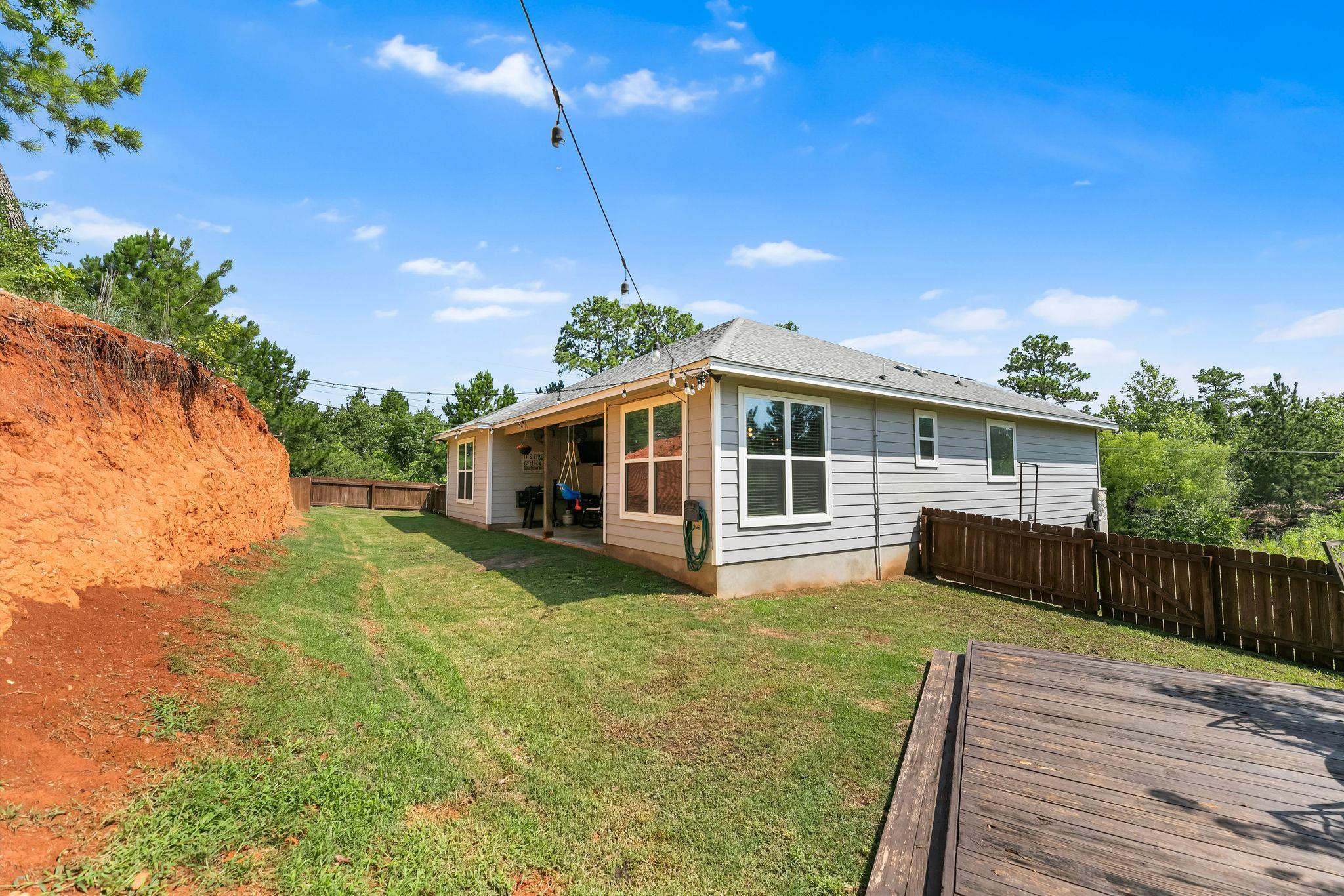 102 Moku Ct, Bastrop, TX 78602