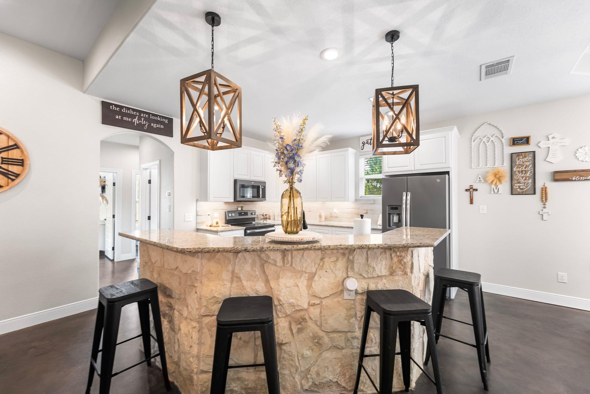 102 Moku Ct, Bastrop, TX 78602