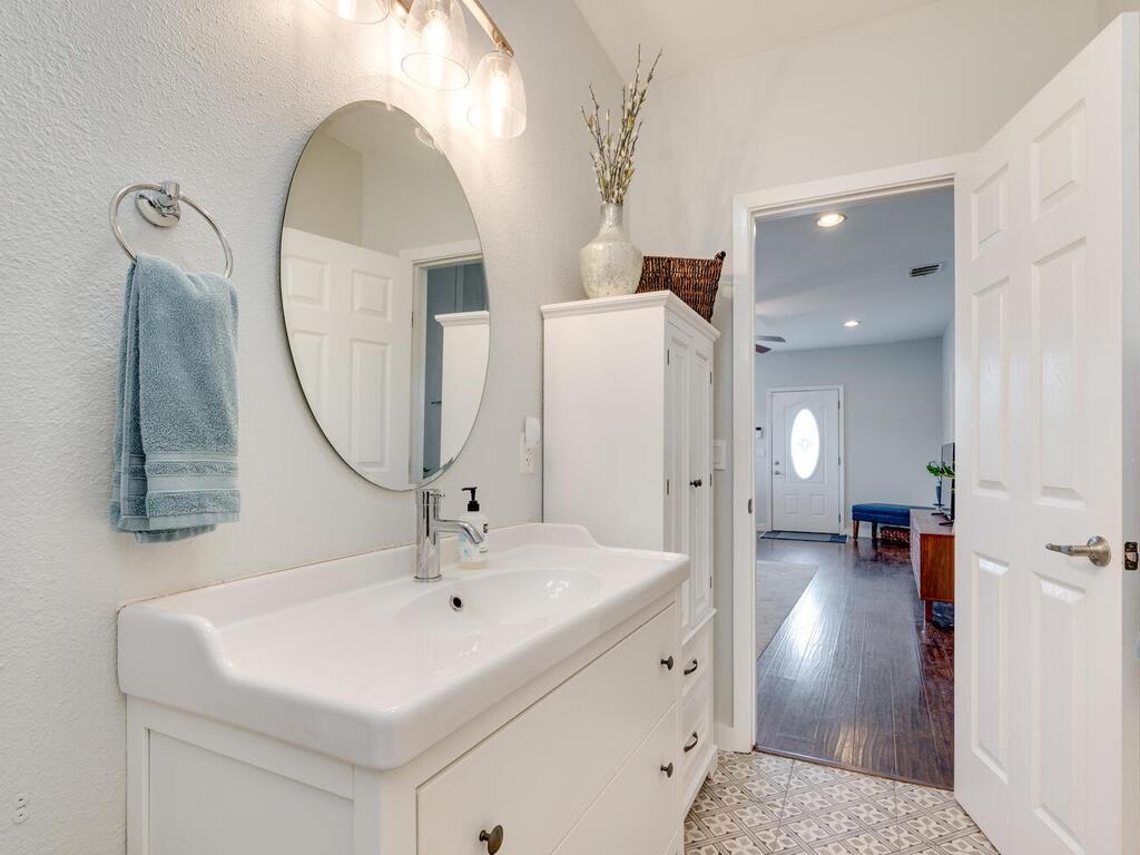 3010 E 14th St, Austin, TX 78702