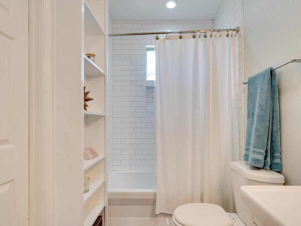 3010 E 14th St, Austin, TX 78702