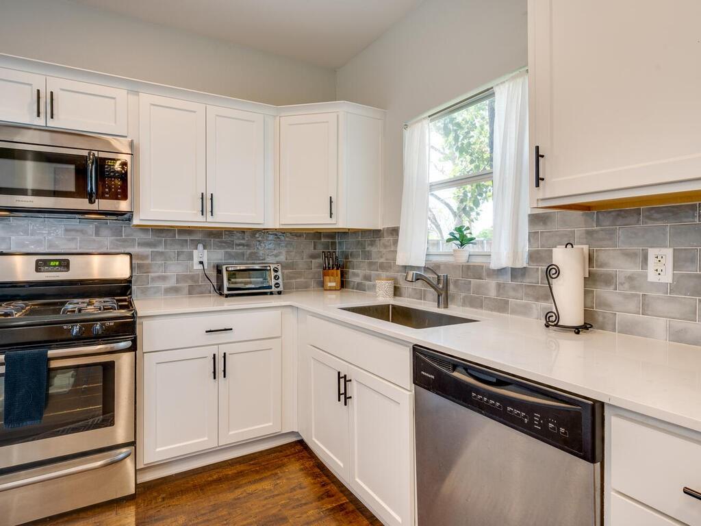 3010 E 14th St, Austin, TX 78702