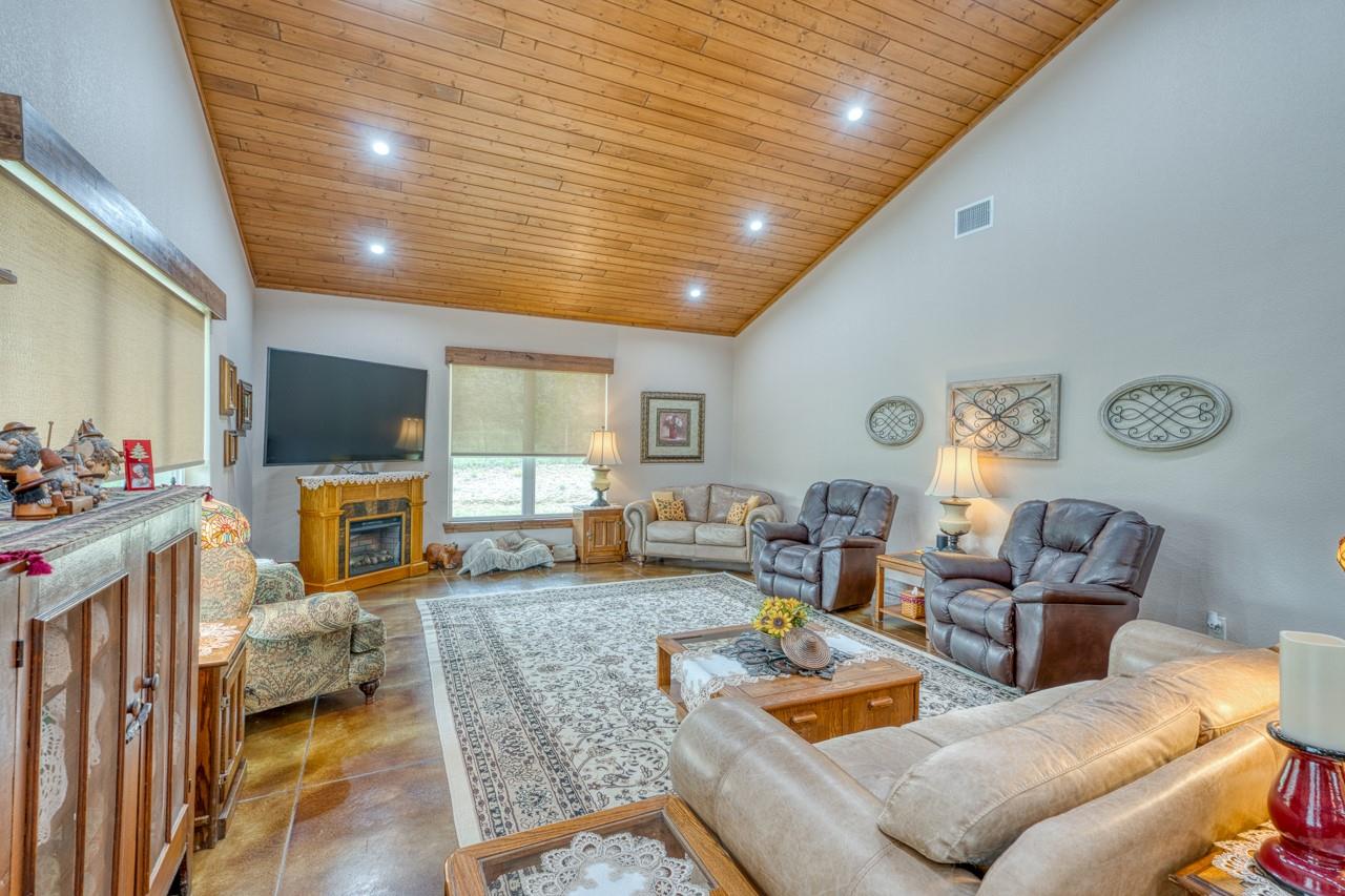 5020 County Road 252, Bertram, TX 78605