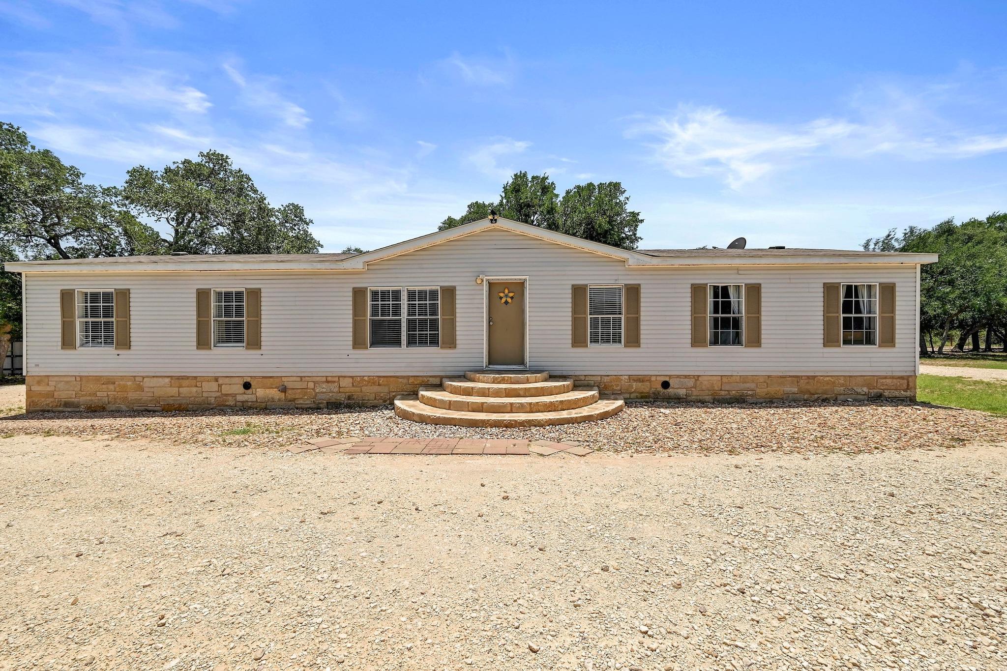 305 Saratoga Springs Cv, Liberty Hill, TX 78642