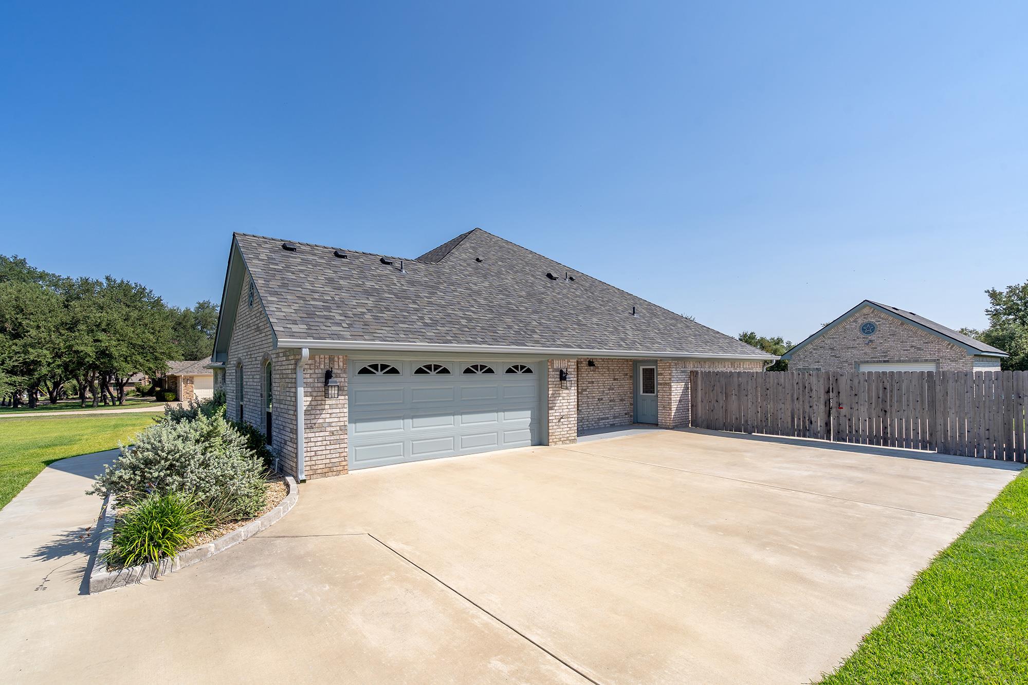 205 Presa Dr, Salado, TX 76571