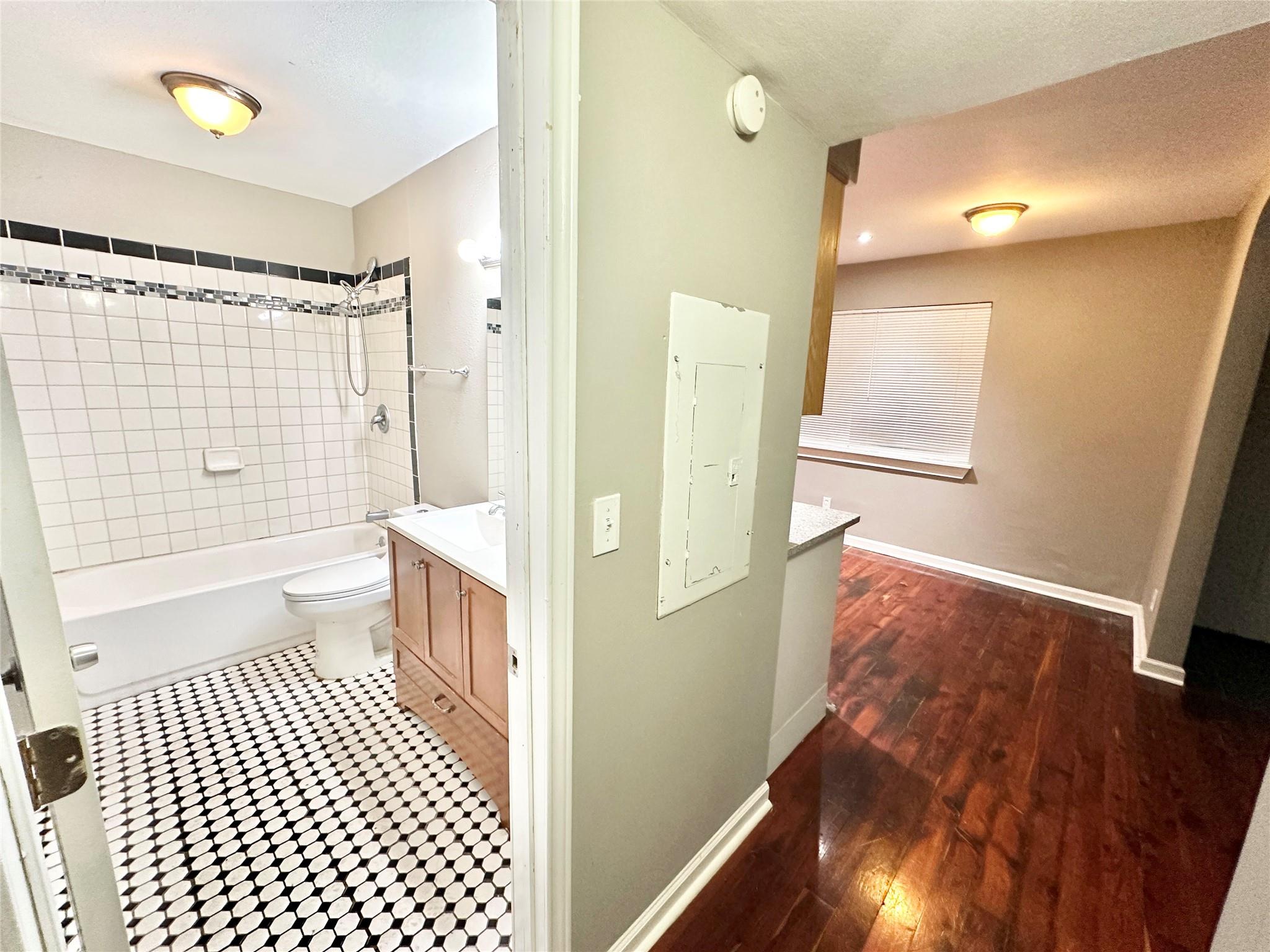 1302 S Quinlan Park Rd, Austin, TX 78732