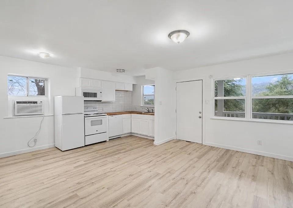 1302 S Quinlan Park Rd, Austin, TX 78732