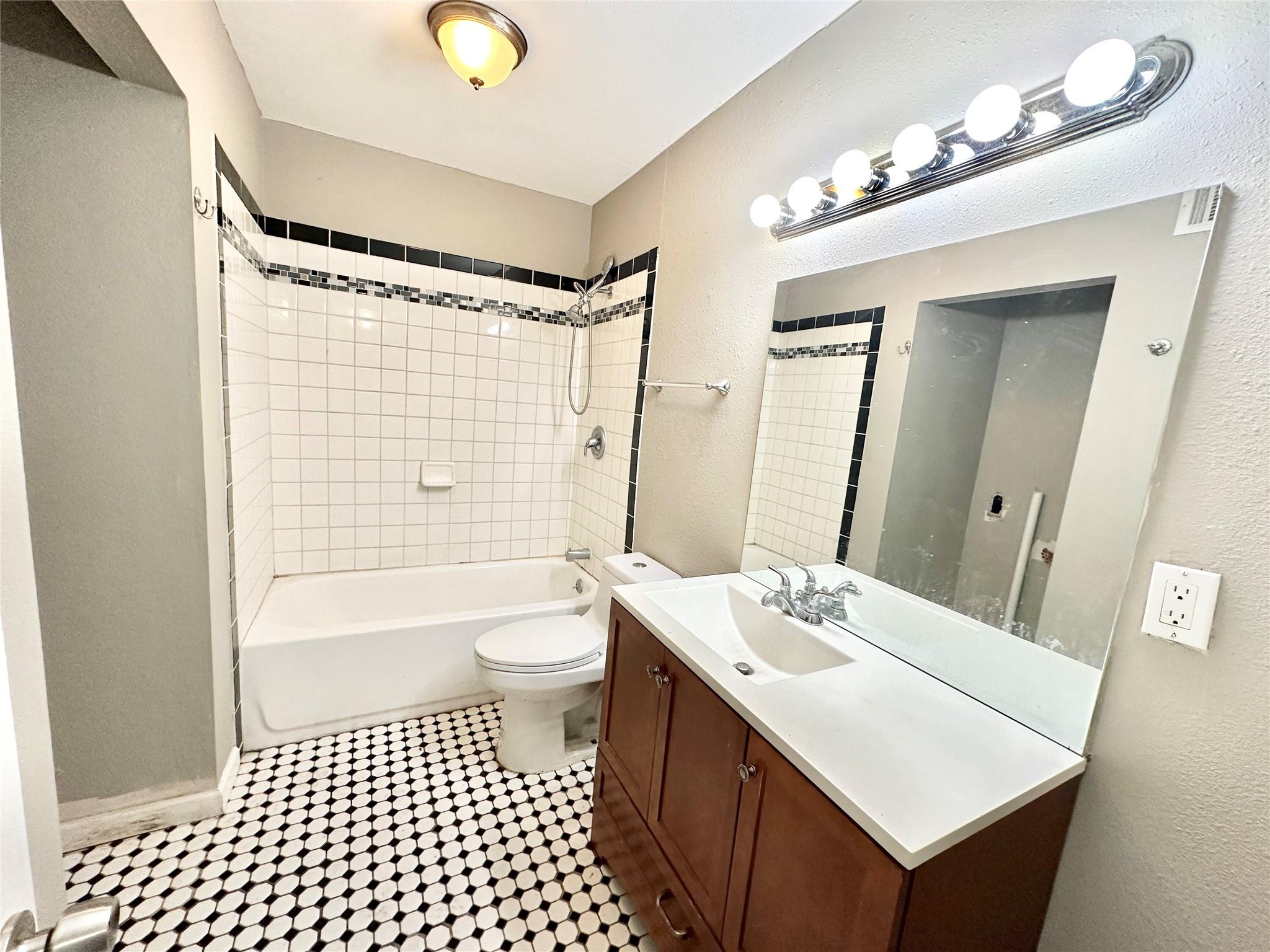 1302 S Quinlan Park Rd, Austin, TX 78732