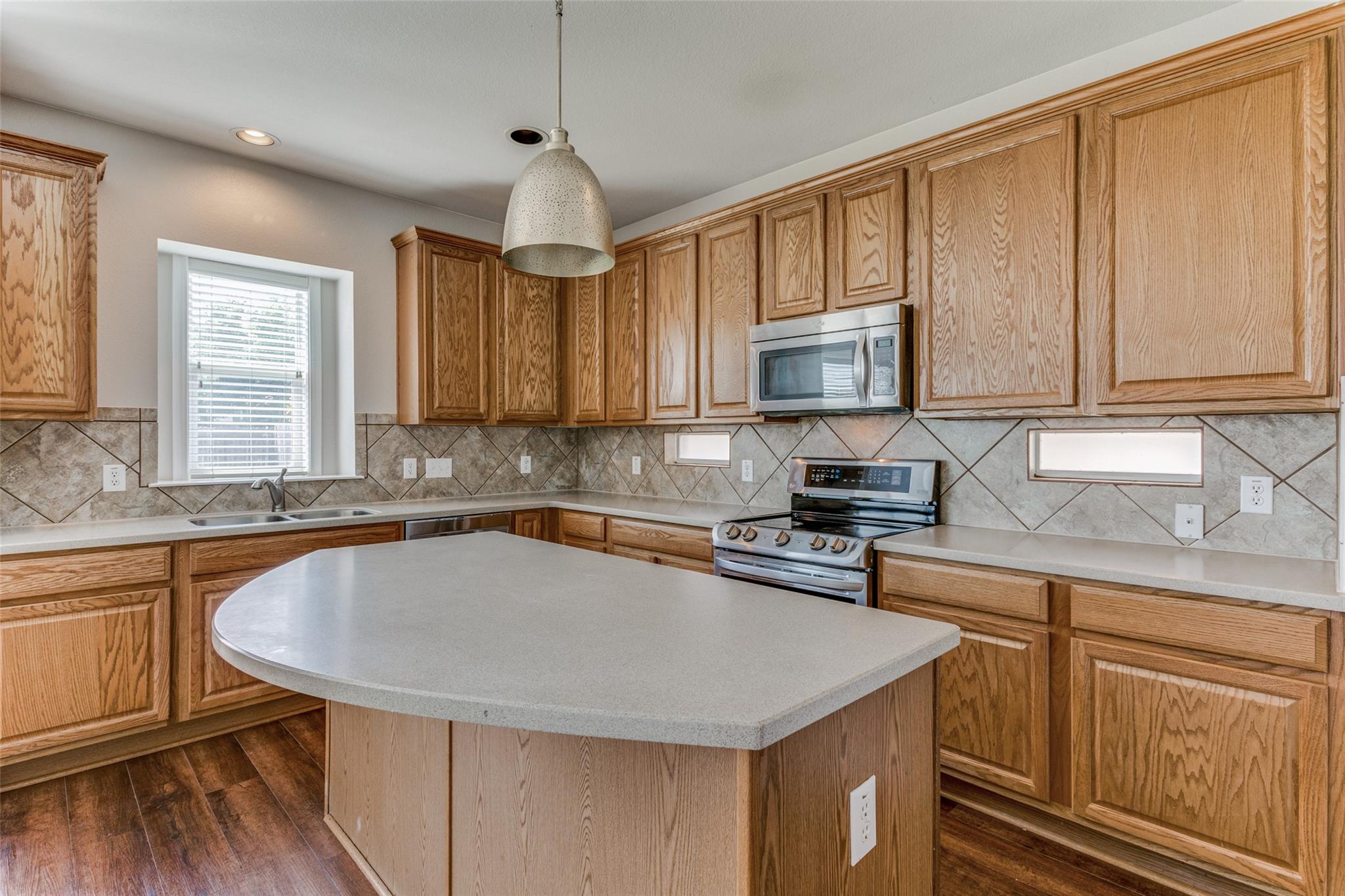 2813 Kickapoo Cavern Dr, Pflugerville, TX 78660