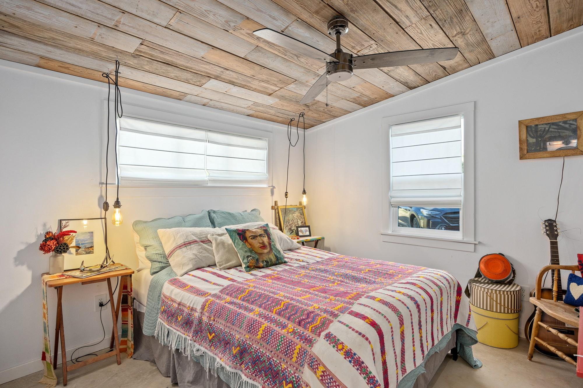 684 Stoneleigh Rd, Center Point, TX 78010